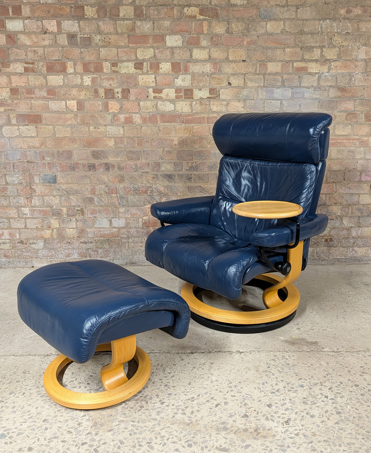 Ekornes Stressless Blue Leather Recliner Armchair With Swing Table And Footstool
