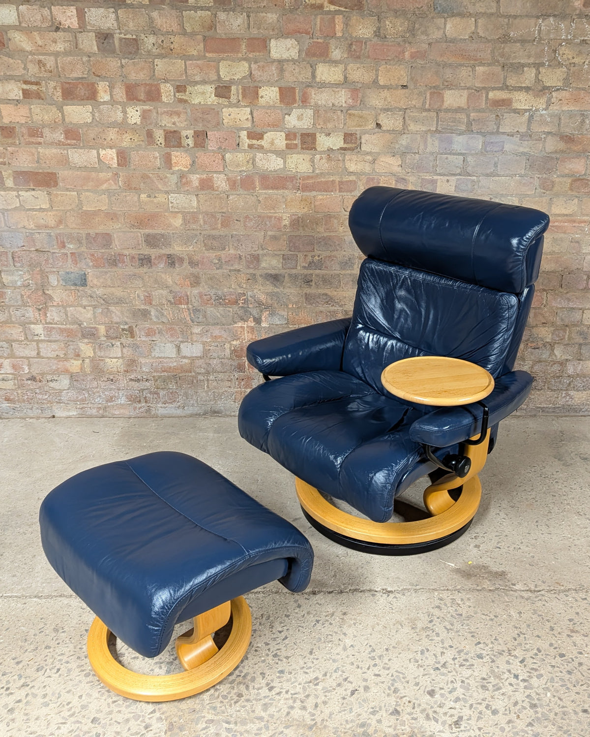 Ekornes Stressless Blue Leather Recliner Armchair With Swing Table And Footstool
