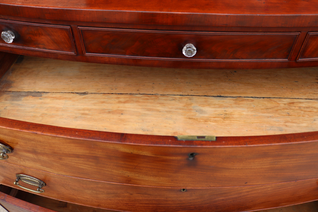 Antique Late Georigian Bow Front Large Mahogany Chest Of Drawers - 19th Century