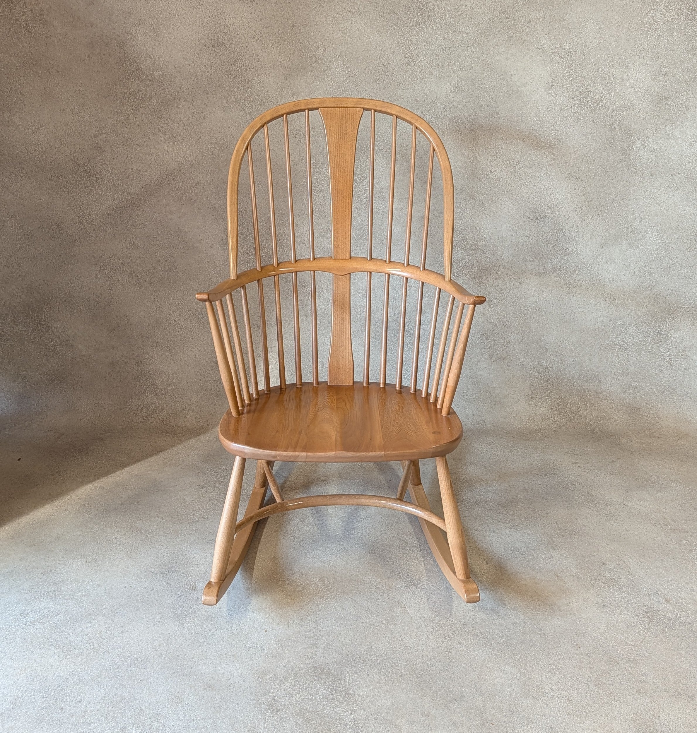 Ercol Chairmakers Rocking Chair With Crinoline Stretcher - Light Ash