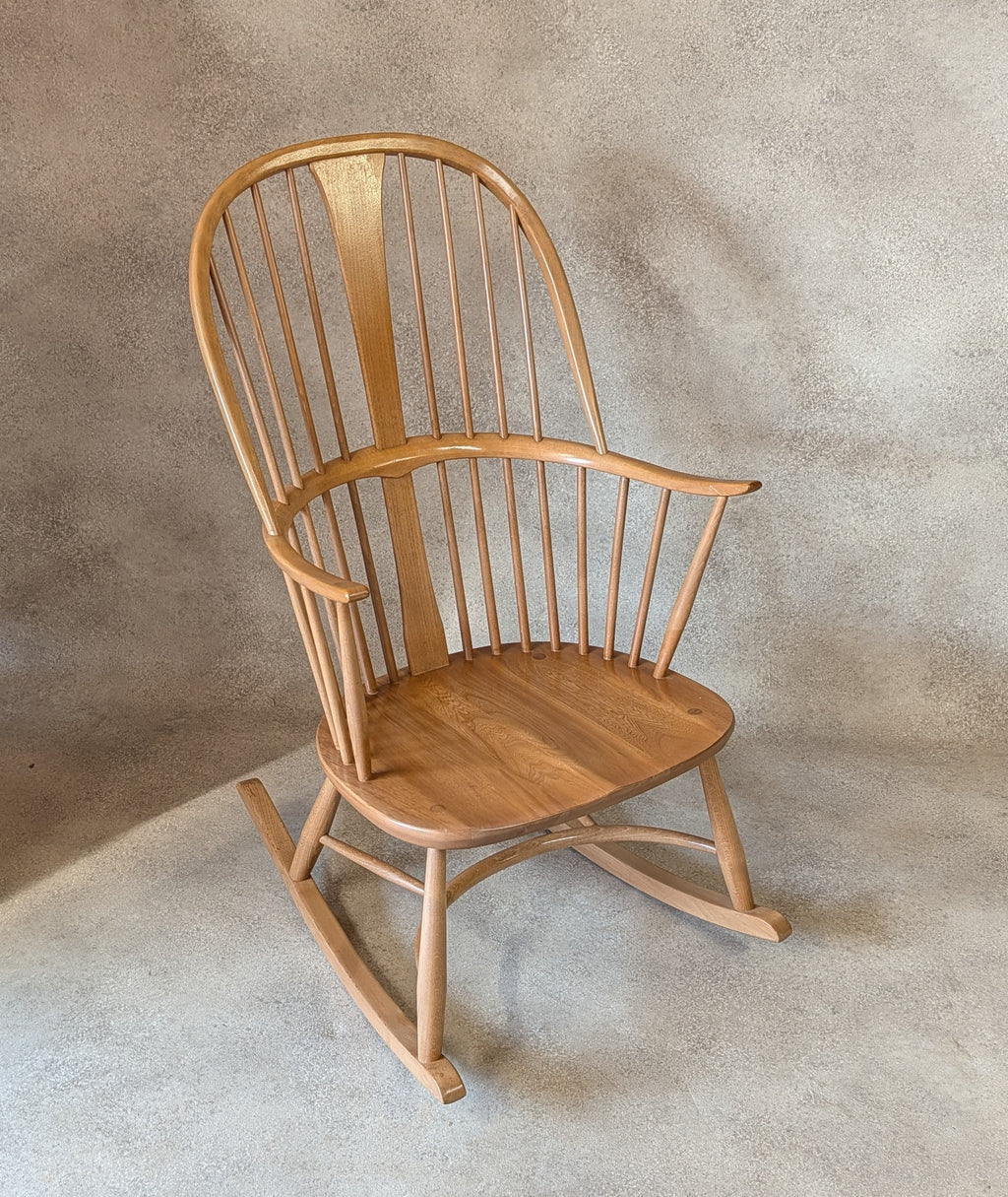 Ercol Chairmakers Rocking Chair With Crinoline Stretcher - Light Ash