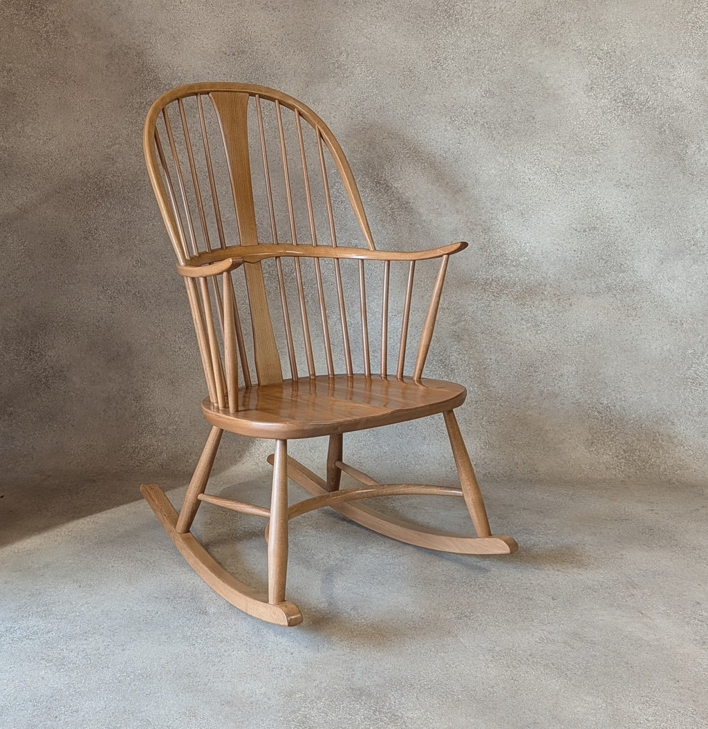 Ercol Chairmakers Rocking Chair With Crinoline Stretcher - Light Ash