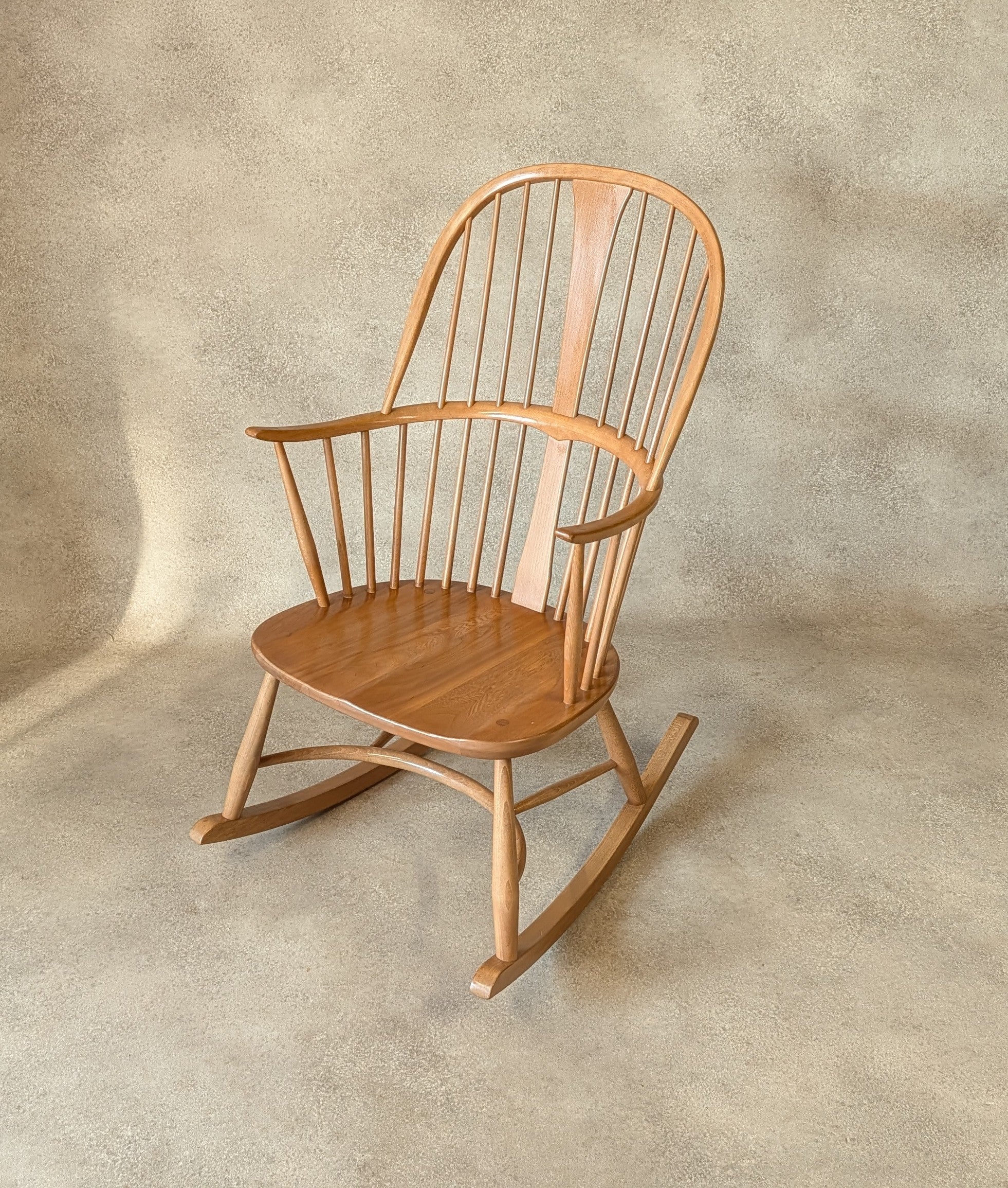 Ercol Chairmakers Rocking Chair With Crinoline Stretcher - Light Ash