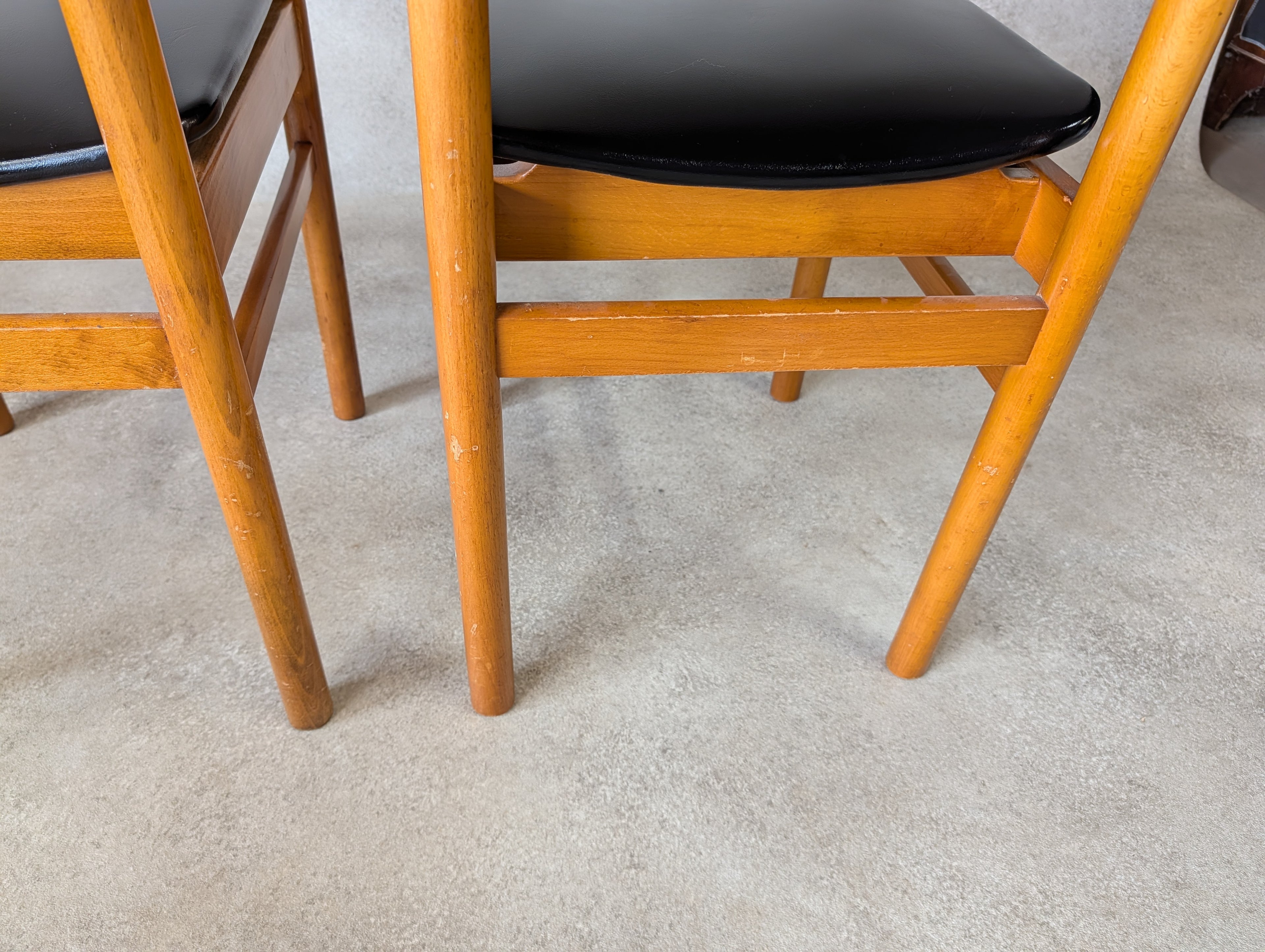 Set of 4 Mid Century Scandinavian Style Beech & Black Vinyl Dining Chairs 1960s