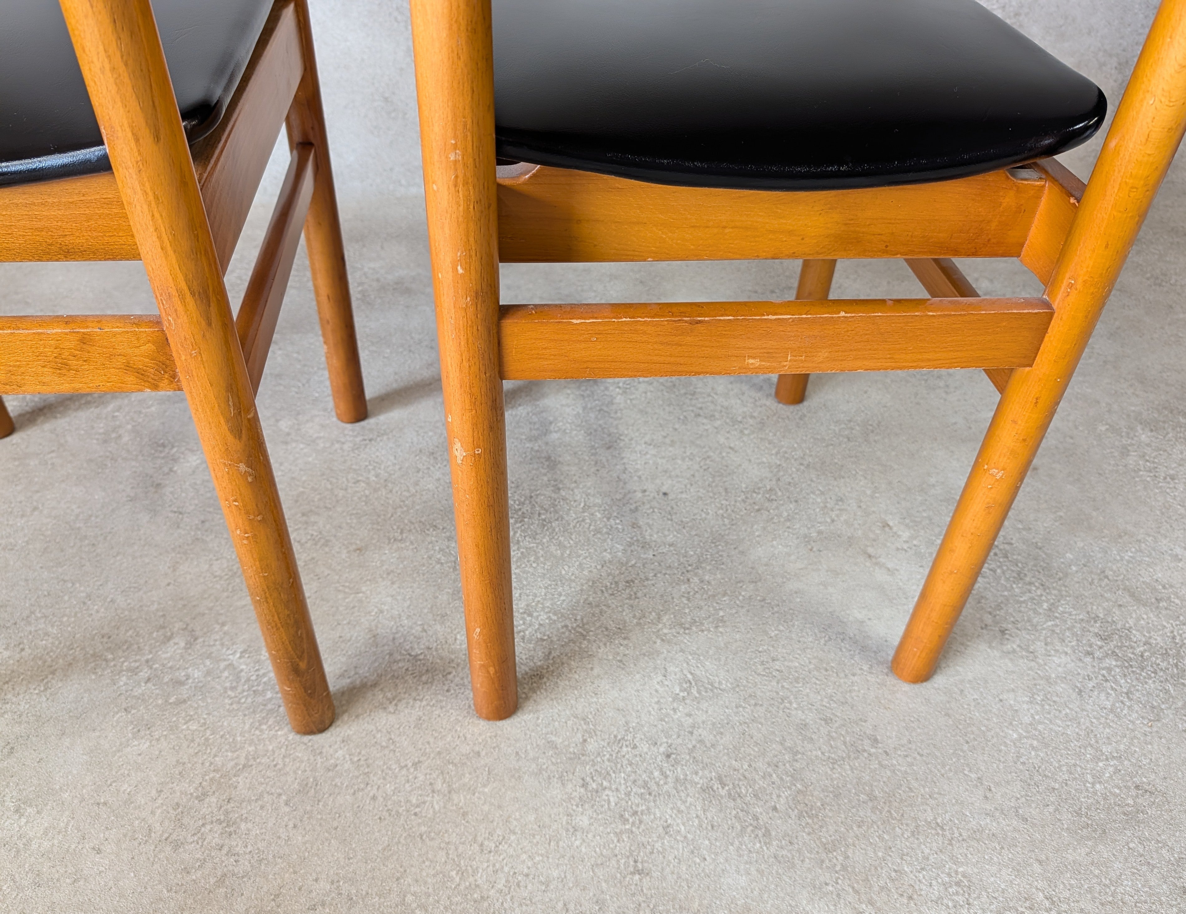 Set of 4 Mid Century Scandinavian Style Beech & Black Vinyl Dining Chairs 1960s