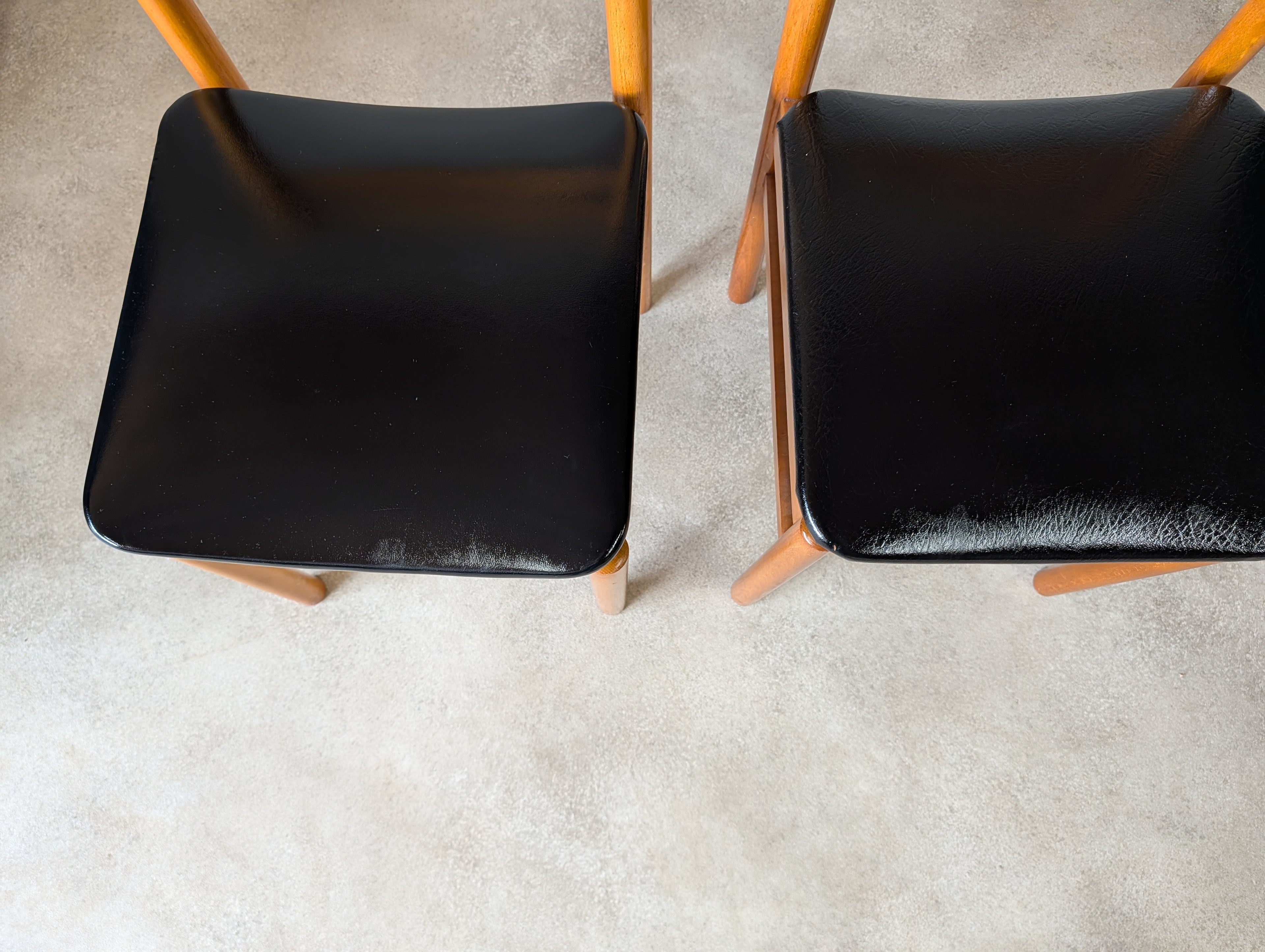 Set of 4 Mid Century Scandinavian Style Beech & Black Vinyl Dining Chairs 1960s