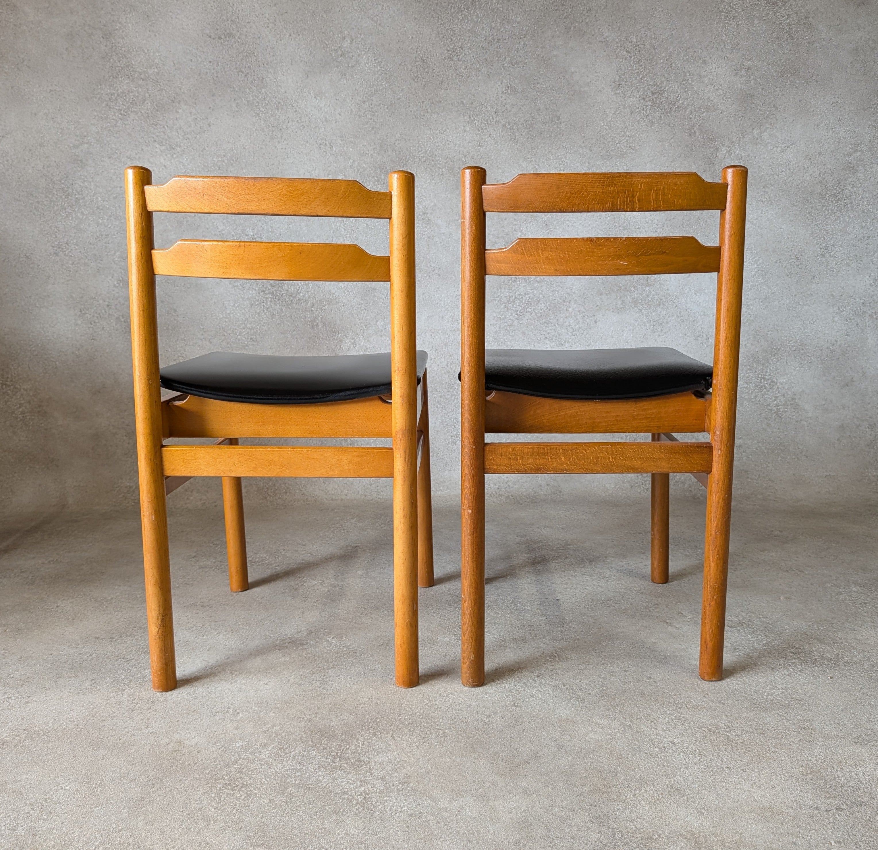 Set of 4 Mid Century Scandinavian Style Beech & Black Vinyl Dining Chairs 1960s