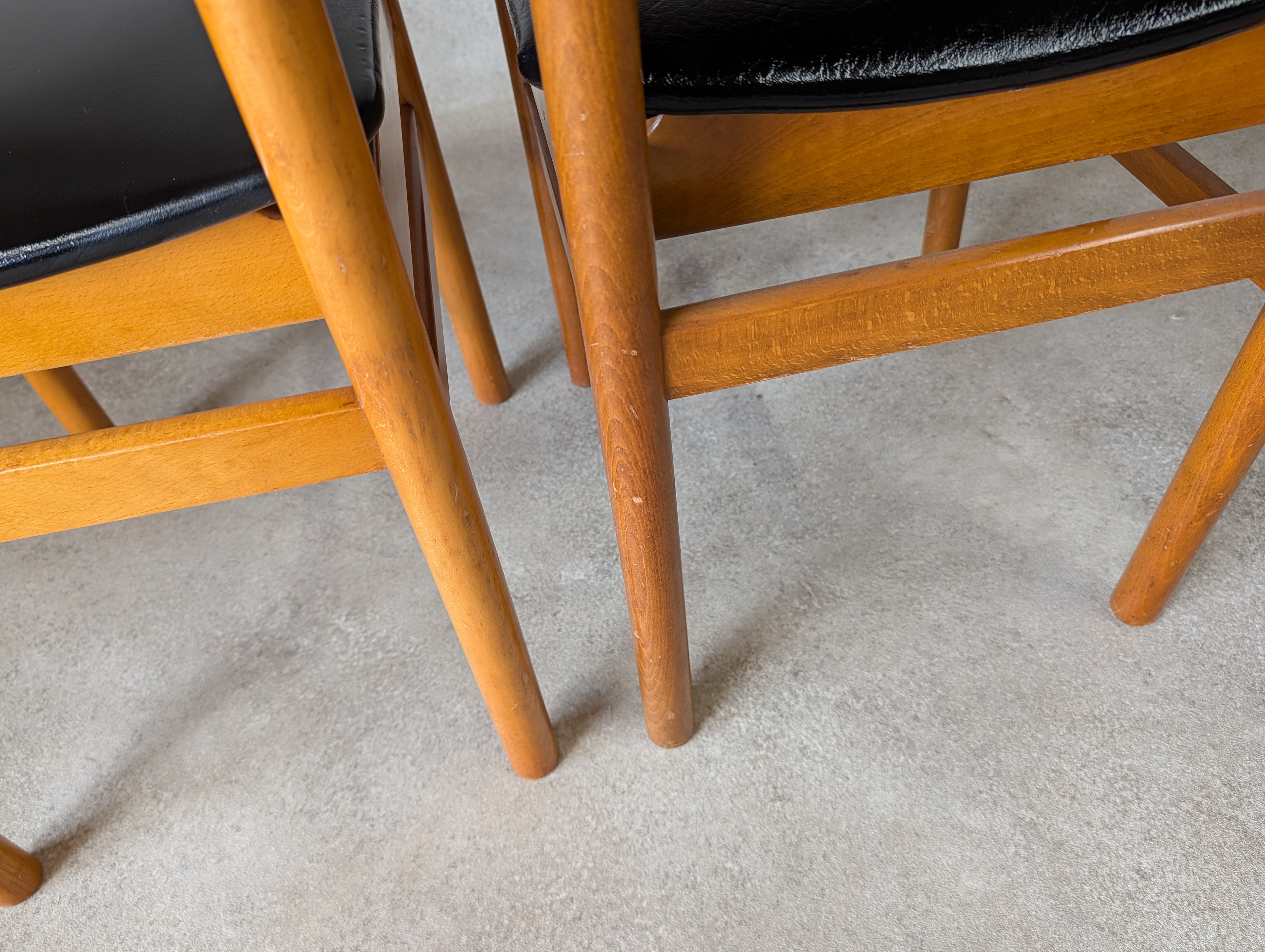 Set of 4 Mid Century Scandinavian Style Beech & Black Vinyl Dining Chairs 1960s