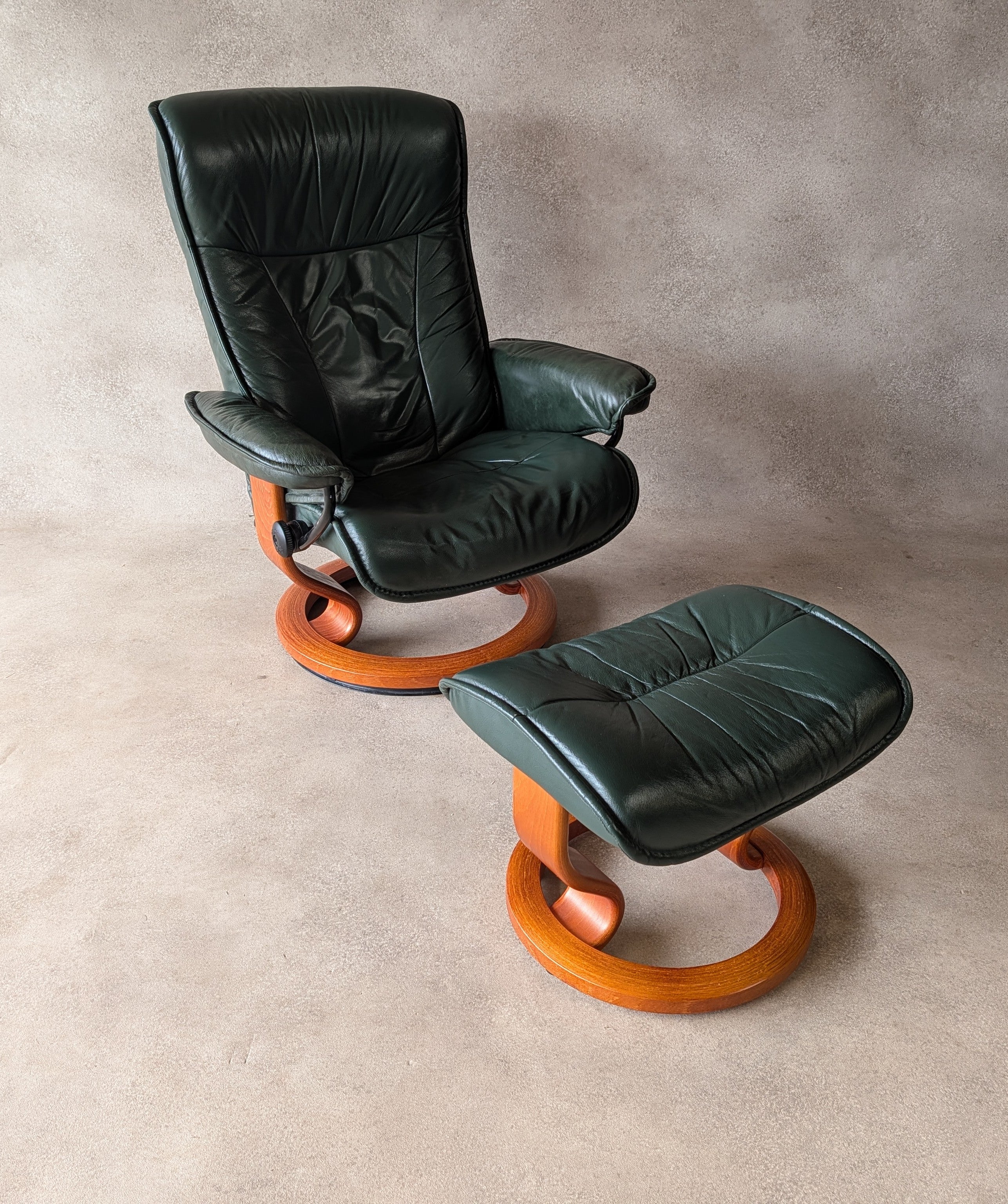 Vintage Ekornes Stressless Green Leather Recliner Armchair With Footstool