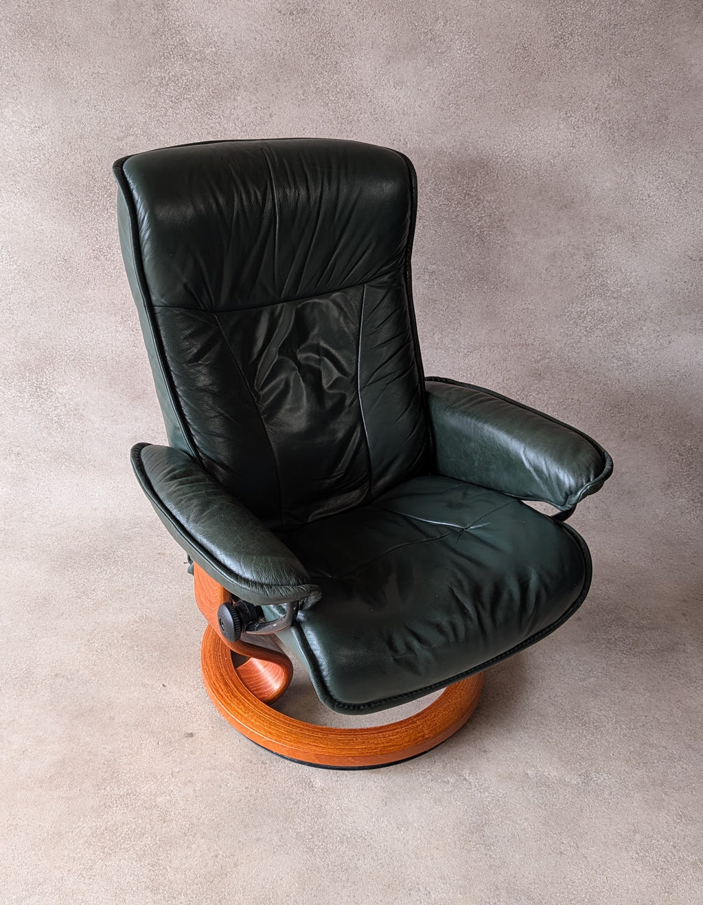 Vintage Ekornes Stressless Green Leather Recliner Armchair With Footstool