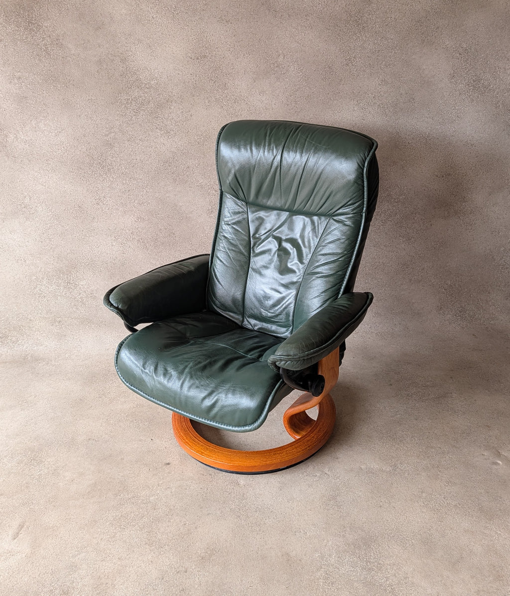 Vintage Ekornes Stressless Green Leather Recliner Armchair With Footstool