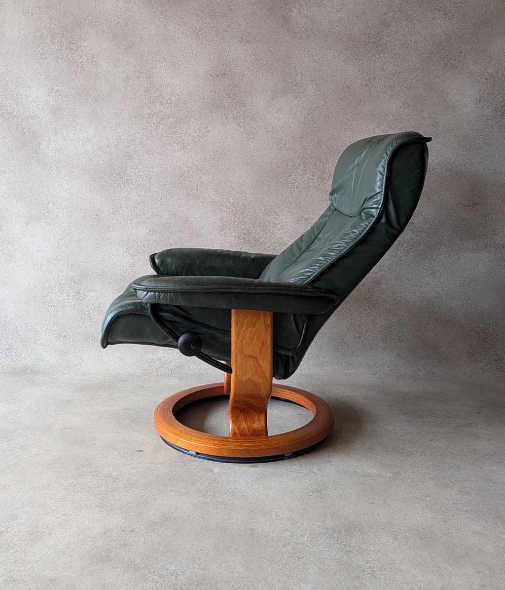 Vintage Ekornes Stressless Green Leather Recliner Armchair With Footstool