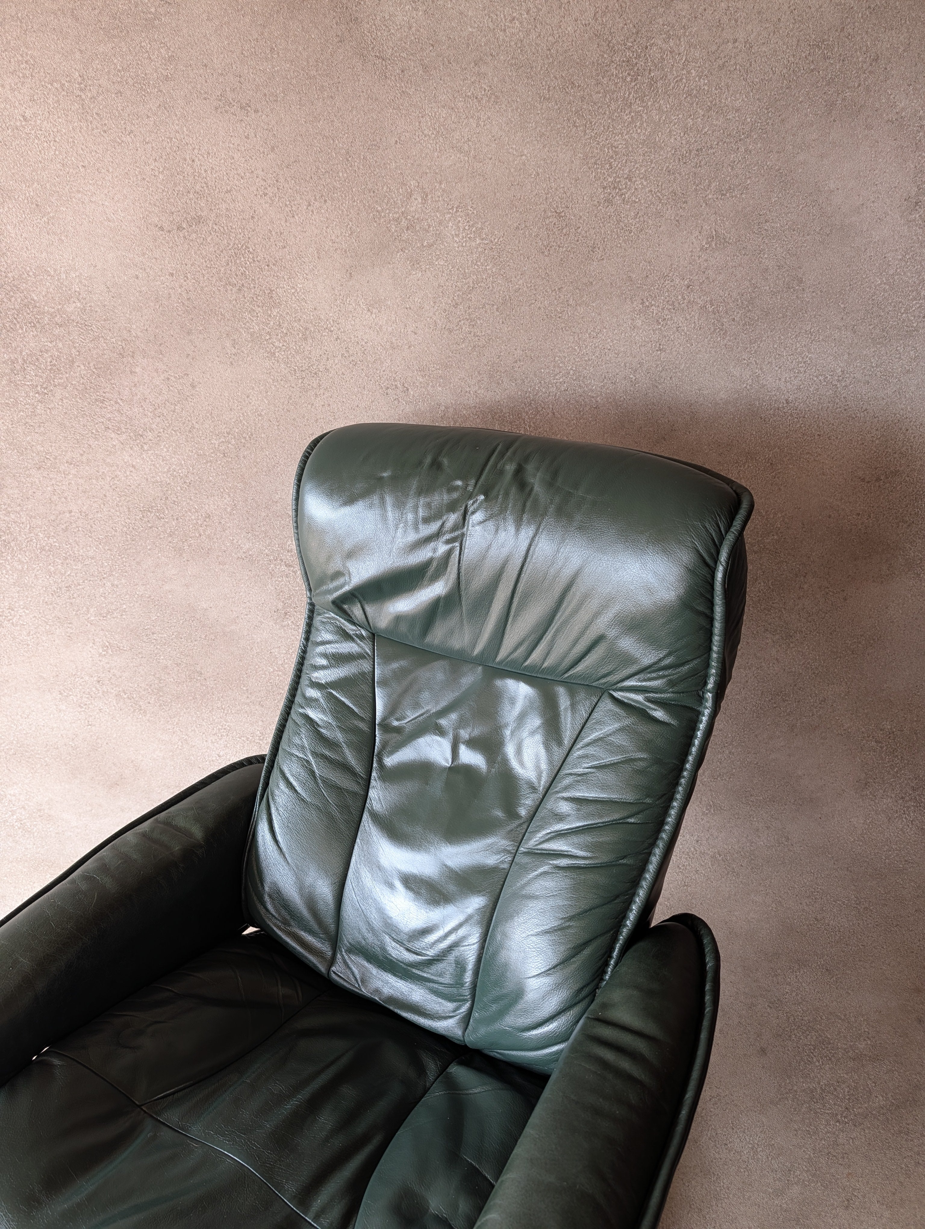 Vintage Ekornes Stressless Green Leather Recliner Armchair With Footstool