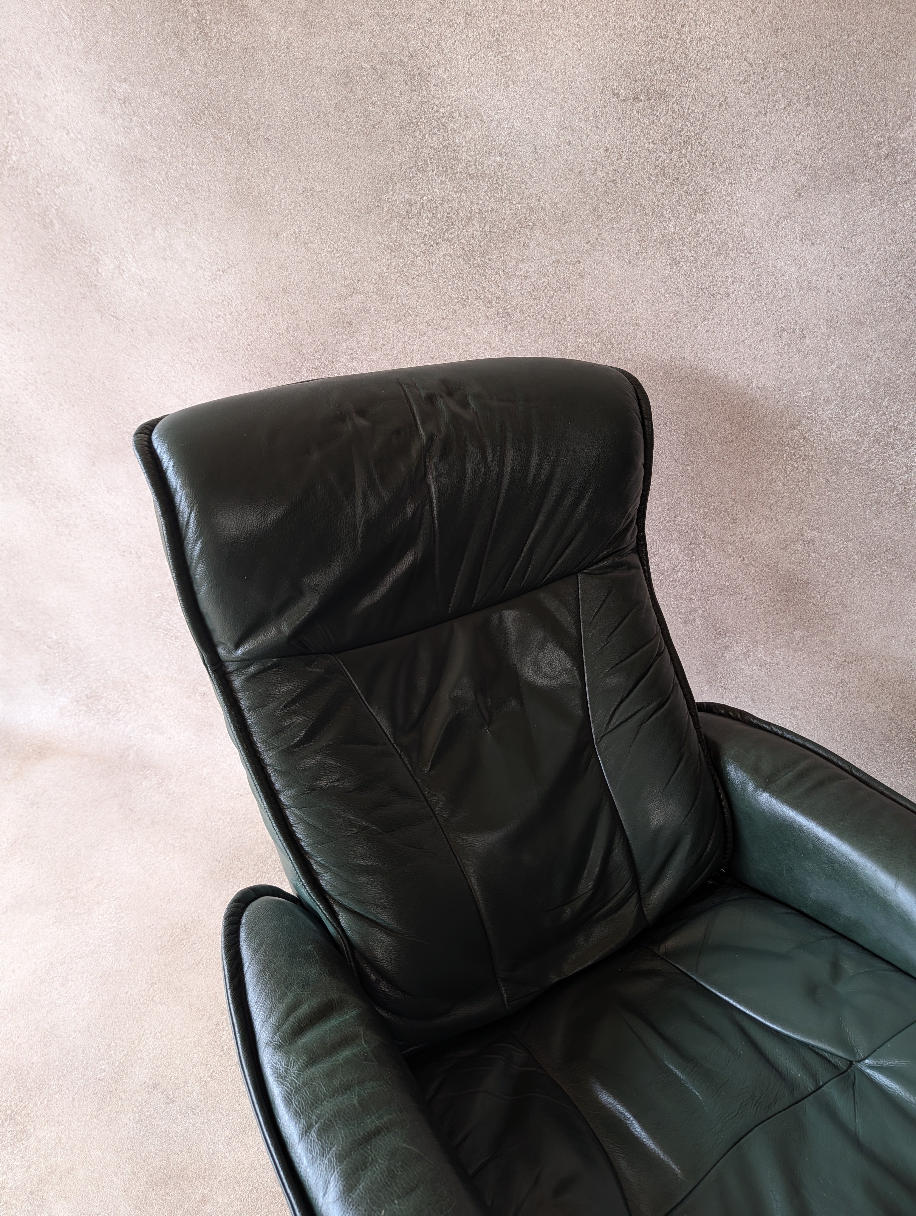Vintage Ekornes Stressless Green Leather Recliner Armchair With Footstool