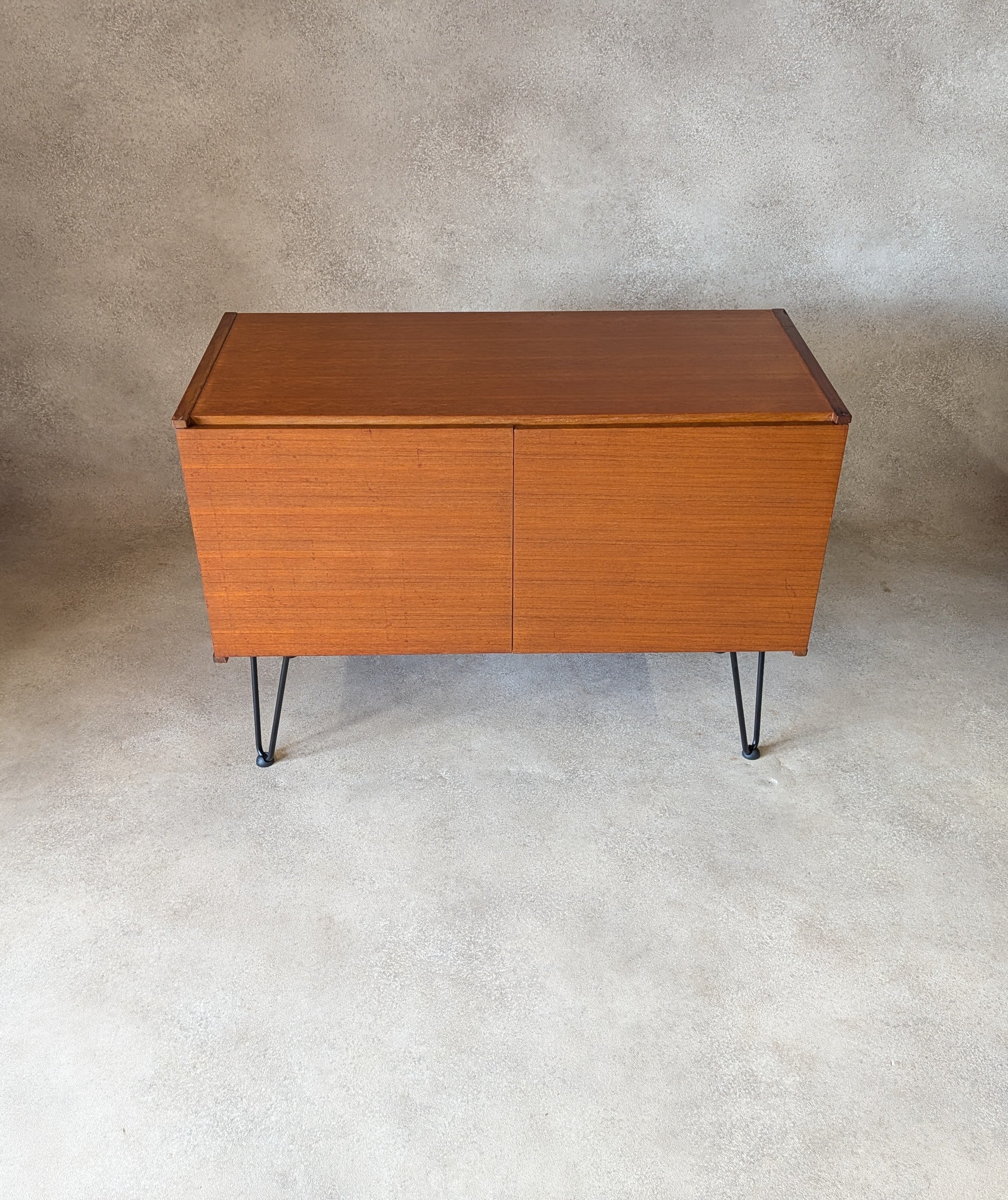 Mid Century Beaver & Tapley Teak Record Cabinet /Media Cupboard On Hair Pin Legs