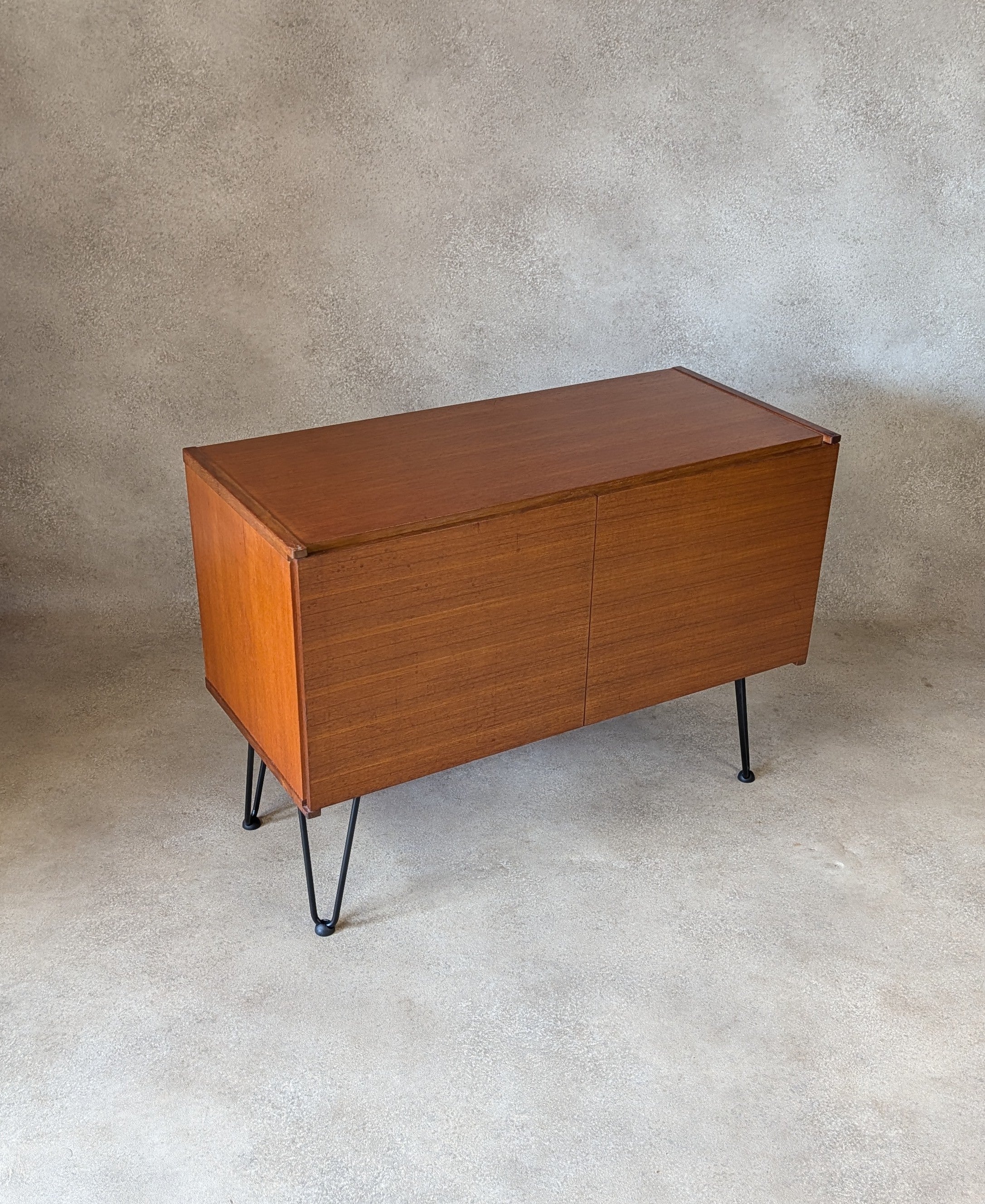 Mid Century Beaver & Tapley Teak Record Cabinet /Media Cupboard On Hair Pin Legs