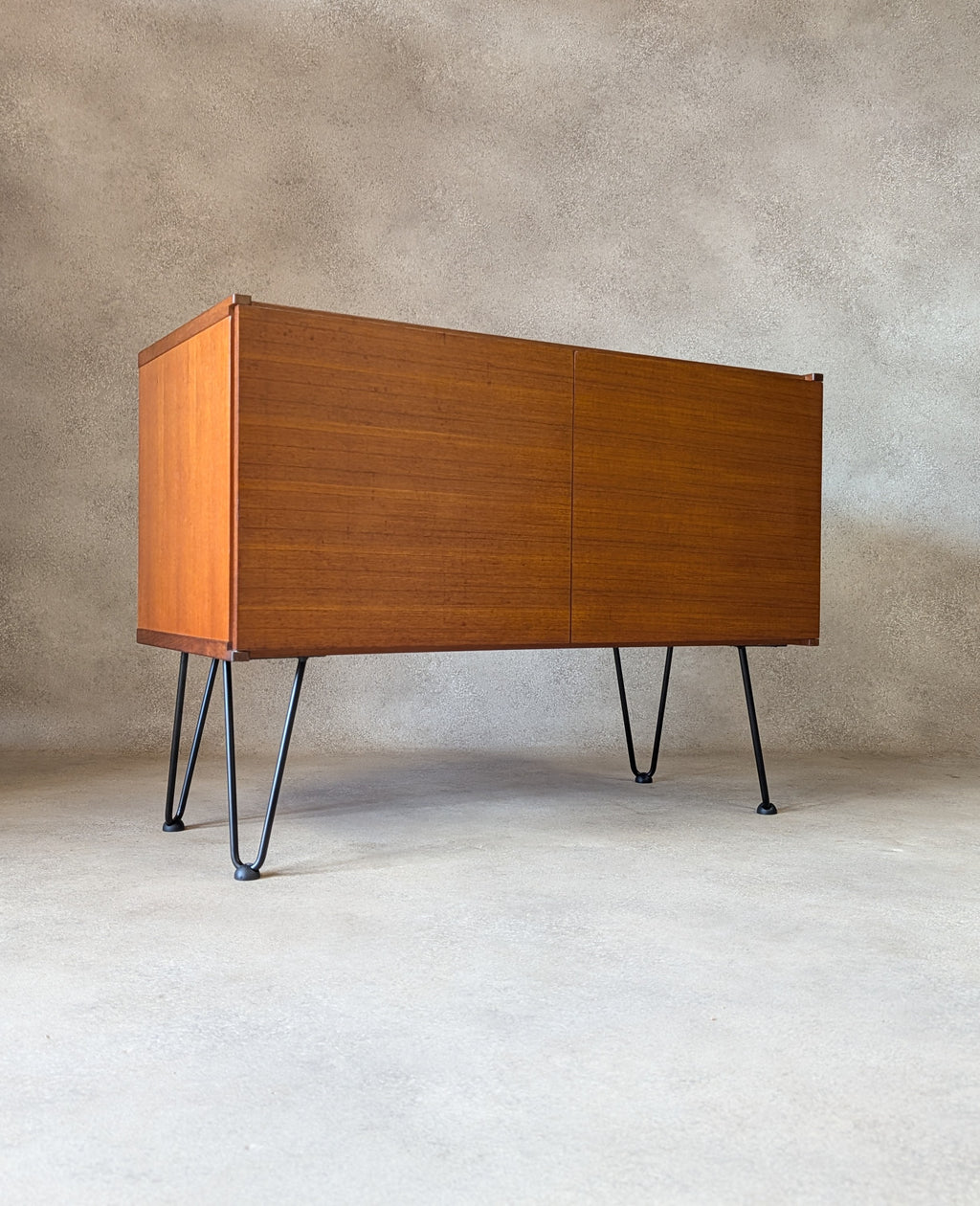 Mid Century Beaver & Tapley Teak Record Cabinet /Media Cupboard On Hair Pin Legs