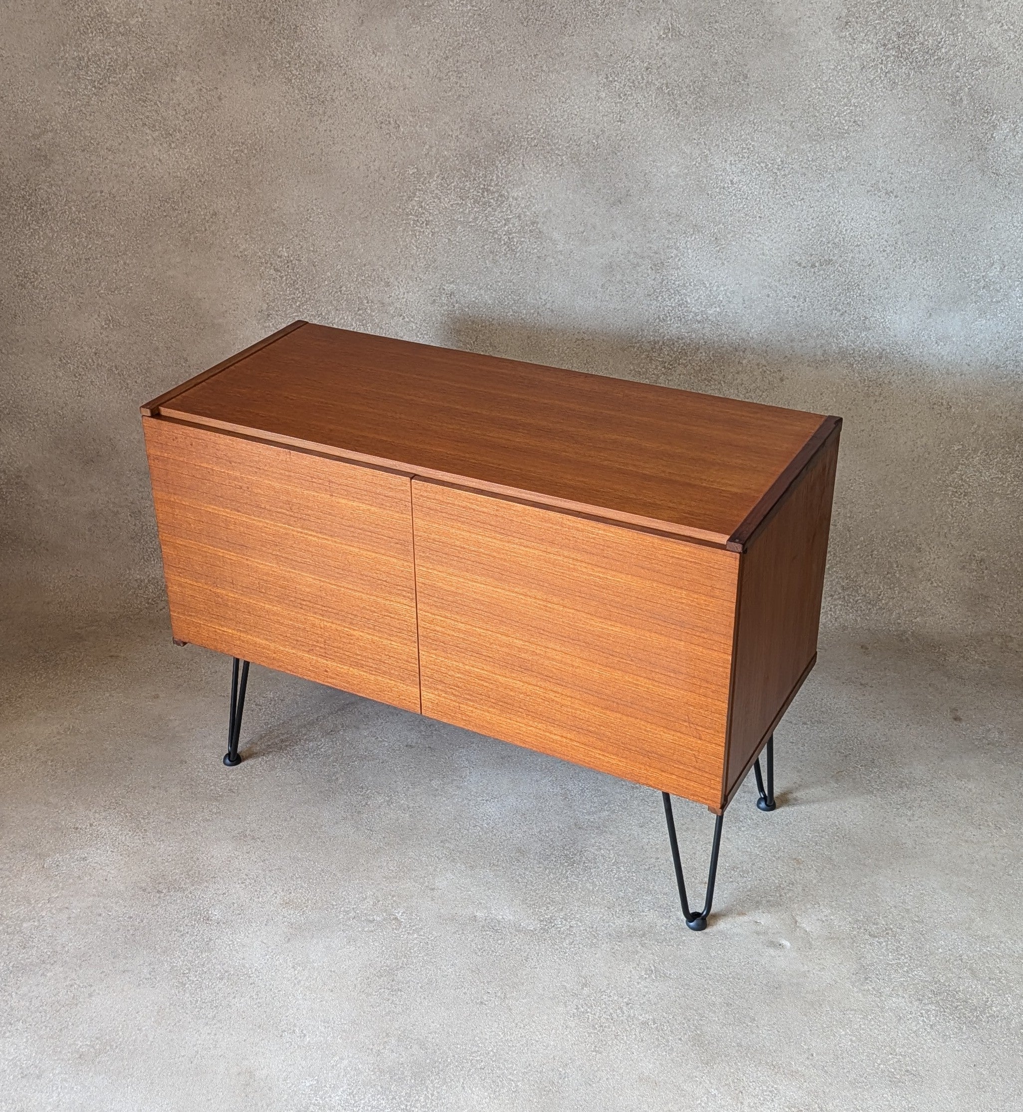 Mid Century Beaver & Tapley Teak Record Cabinet /Media Cupboard On Hair Pin Legs