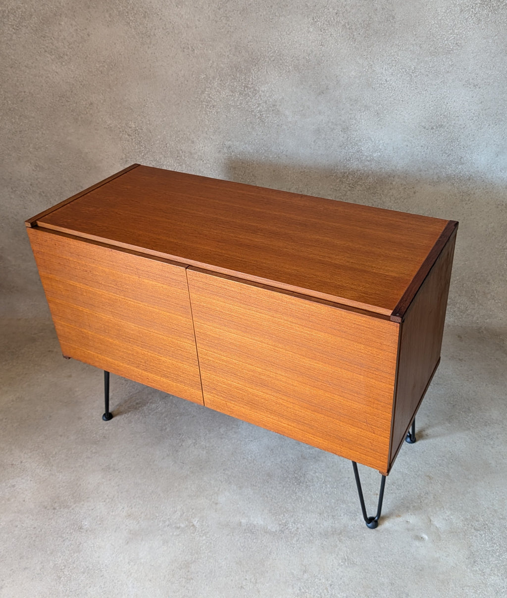 Mid Century Beaver & Tapley Teak Record Cabinet /Media Cupboard On Hair Pin Legs
