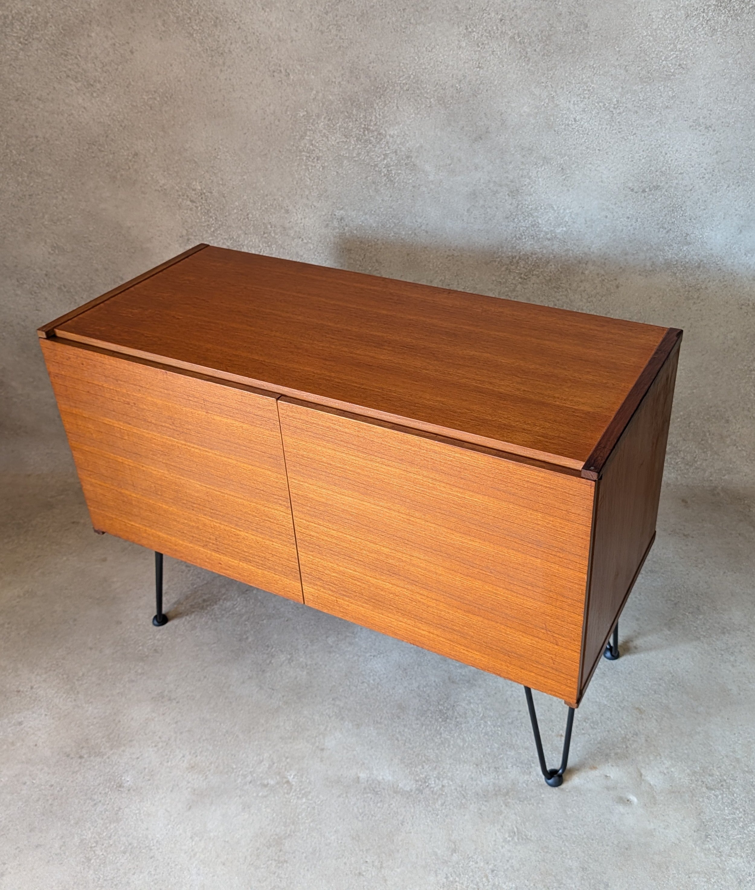 Mid Century Beaver & Tapley Teak Record Cabinet /Media Cupboard On Hair Pin Legs