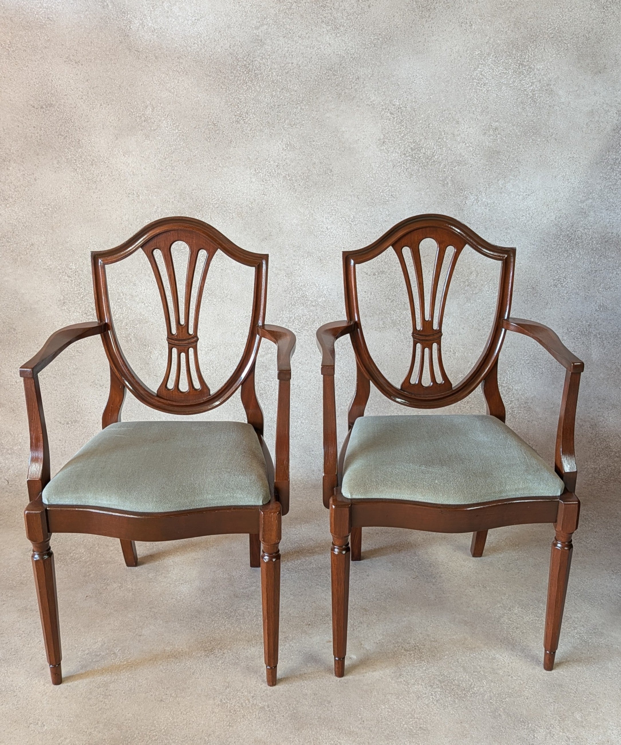 Set Of 6 Vintage Mahogany Hepplewhite Style Shield Back Dining Chairs