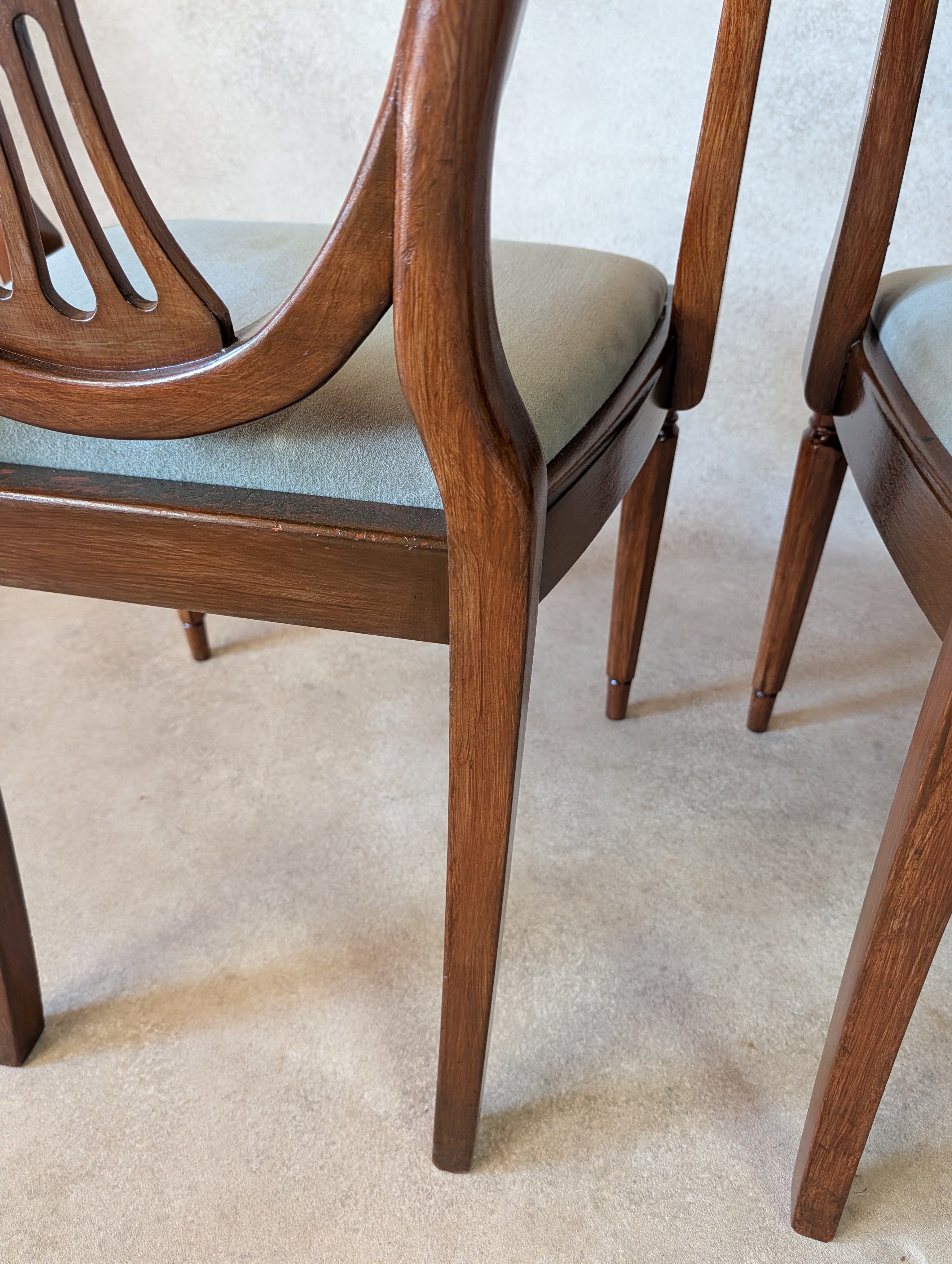 Set Of 6 Vintage Mahogany Hepplewhite Style Shield Back Dining Chairs