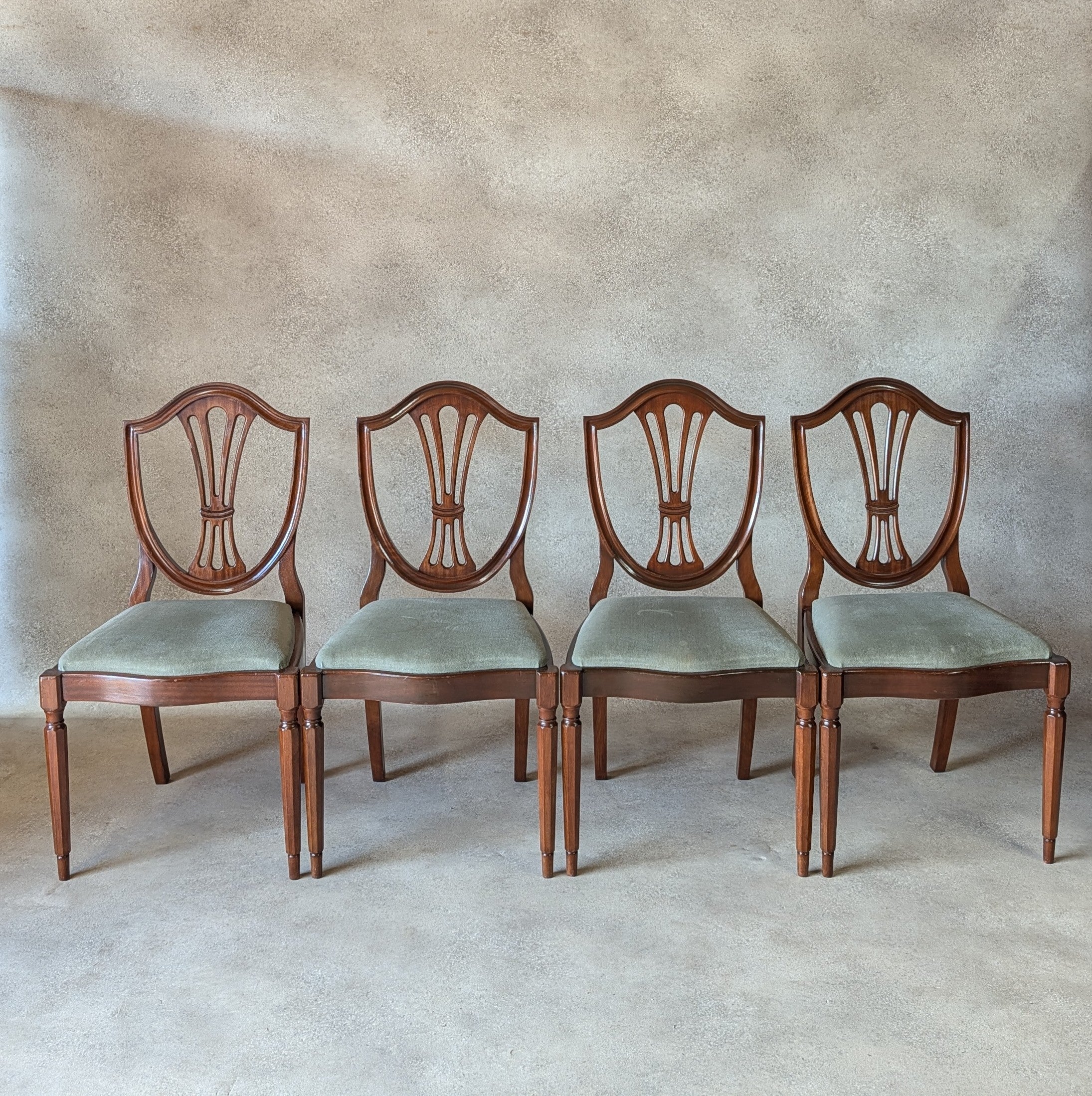 Set Of 6 Vintage Mahogany Hepplewhite Style Shield Back Dining Chairs