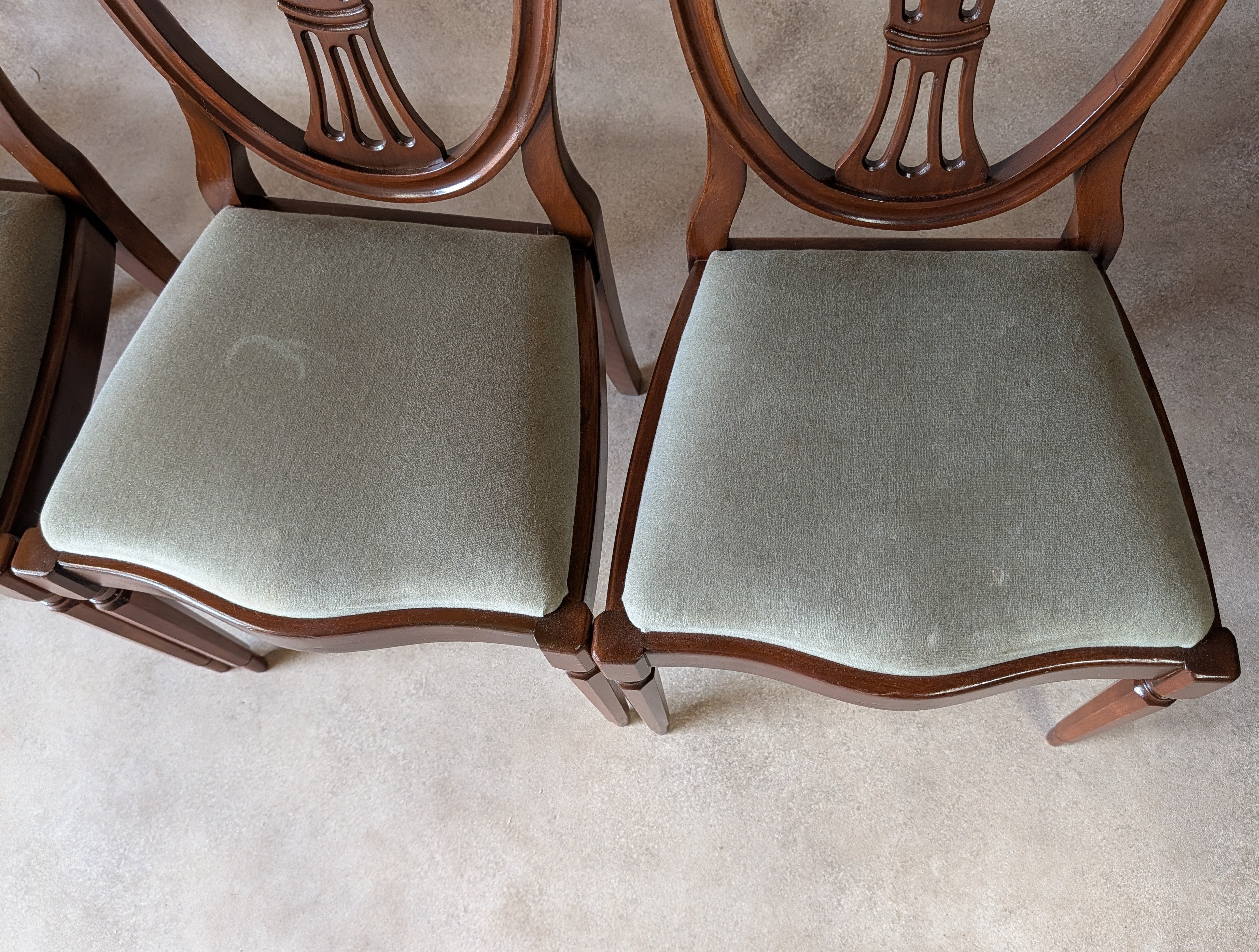 Set Of 6 Vintage Mahogany Hepplewhite Style Shield Back Dining Chairs