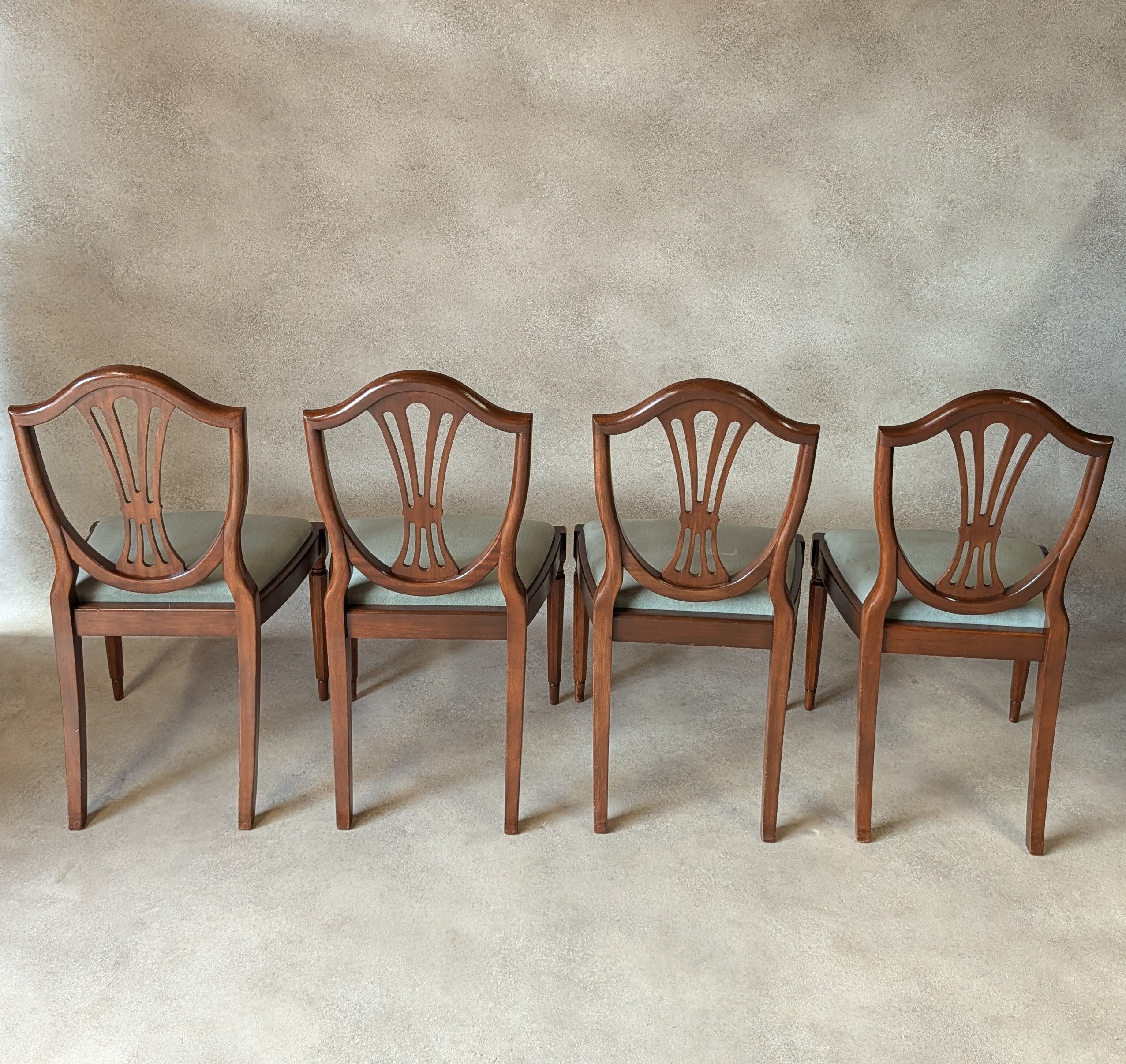 Set Of 6 Vintage Mahogany Hepplewhite Style Shield Back Dining Chairs