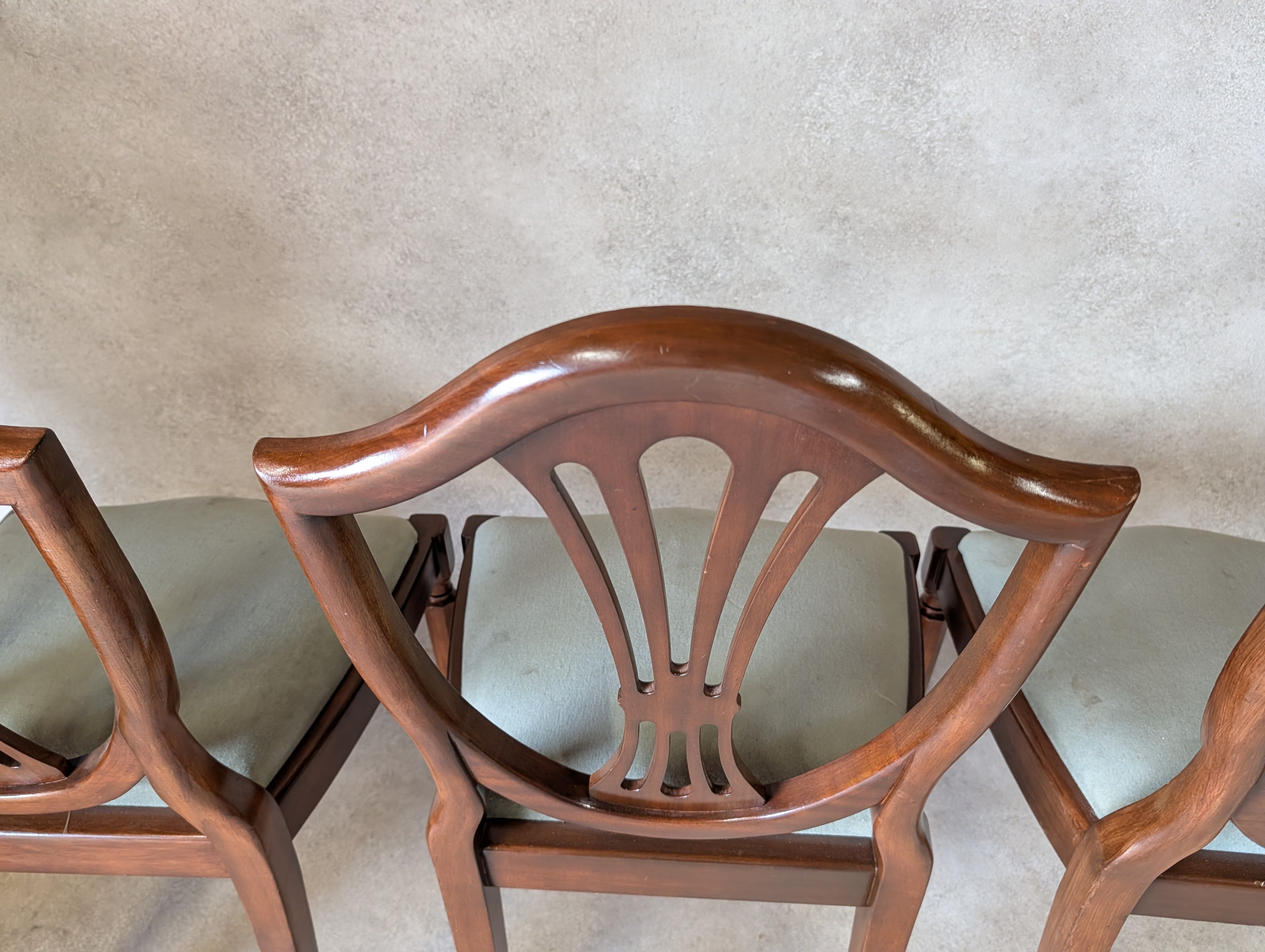 Set Of 6 Vintage Mahogany Hepplewhite Style Shield Back Dining Chairs