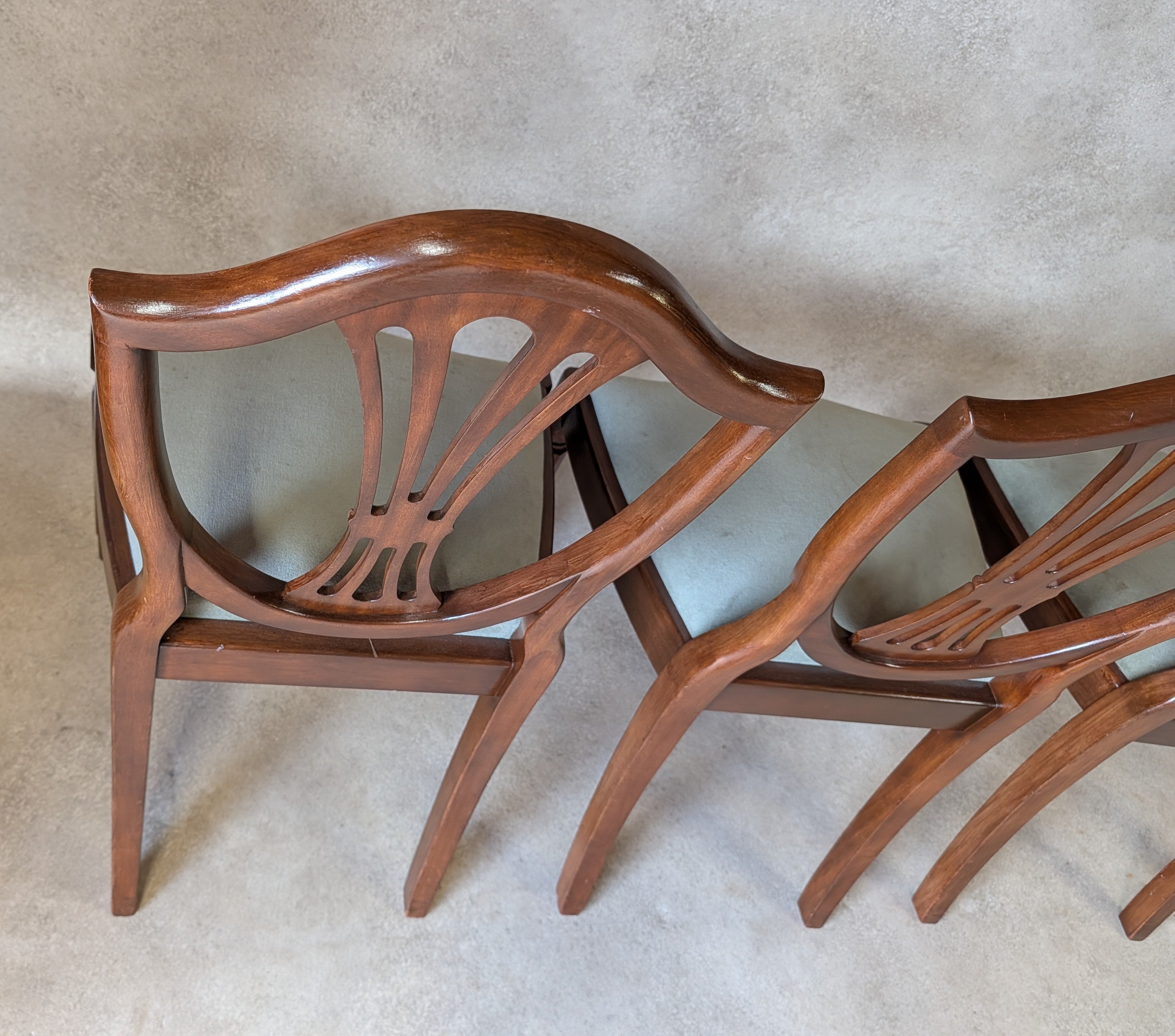Set Of 6 Vintage Mahogany Hepplewhite Style Shield Back Dining Chairs