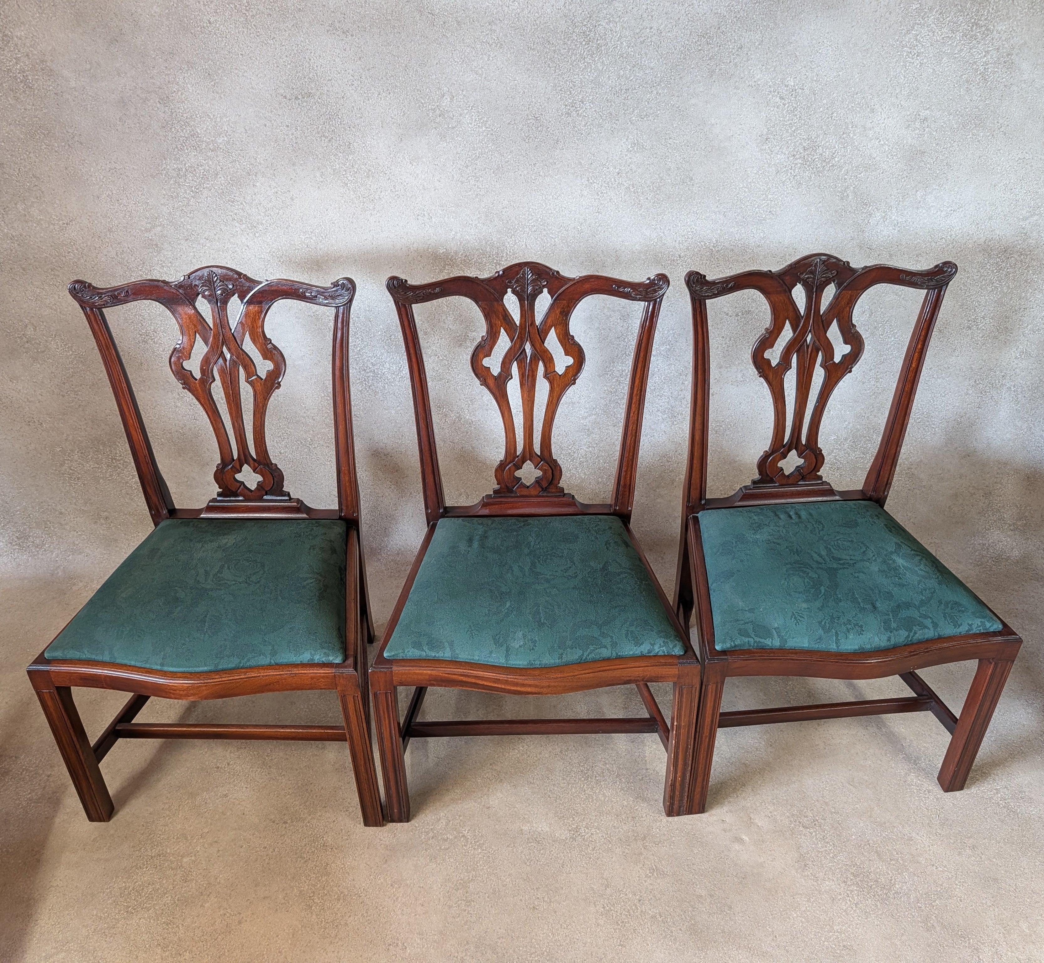 Vintage Set Of 8 Mahogany Chippendale Style Dining Chairs Includes 2 Carvers