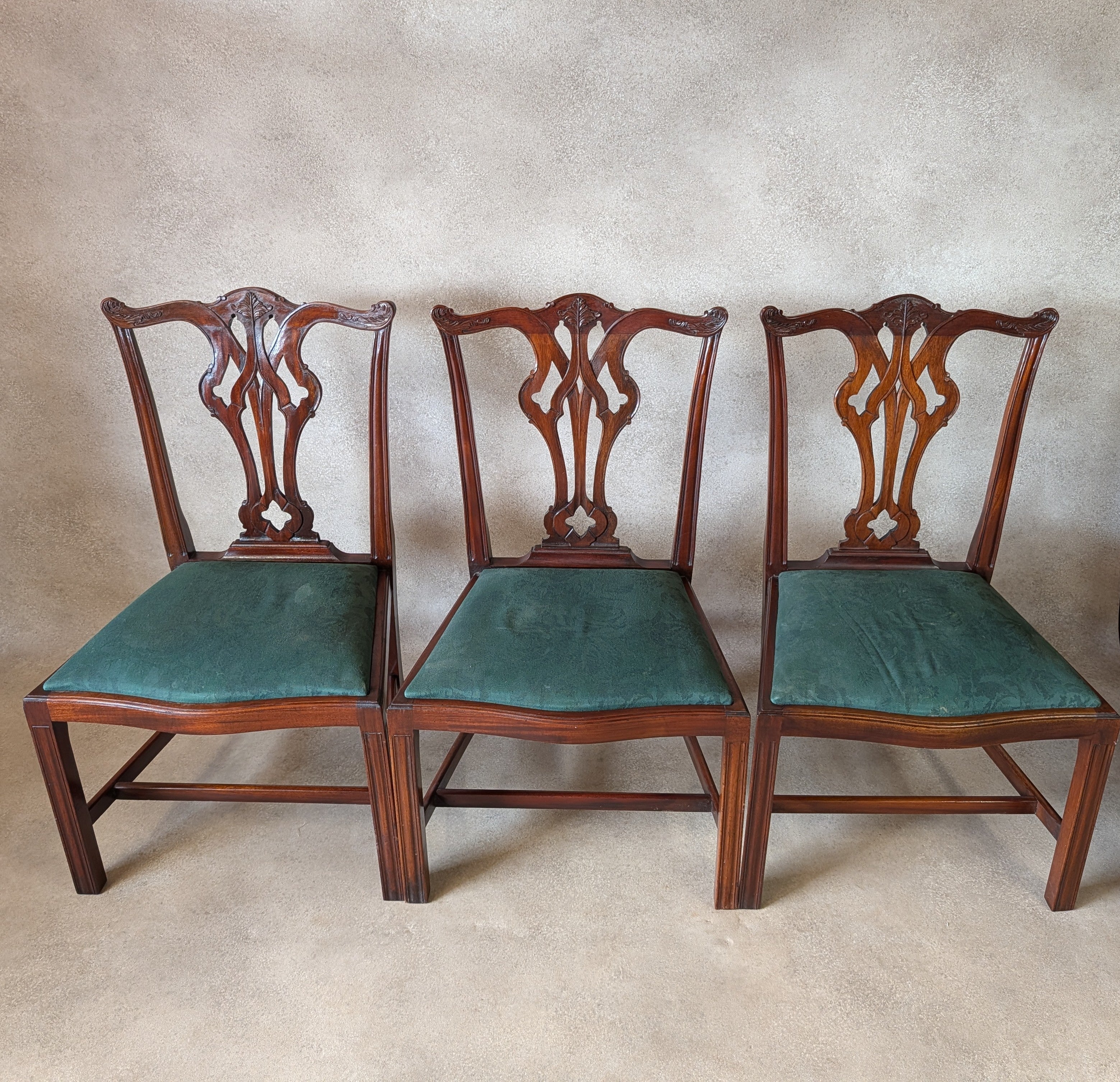 Vintage Set Of 8 Mahogany Chippendale Style Dining Chairs Includes 2 Carvers