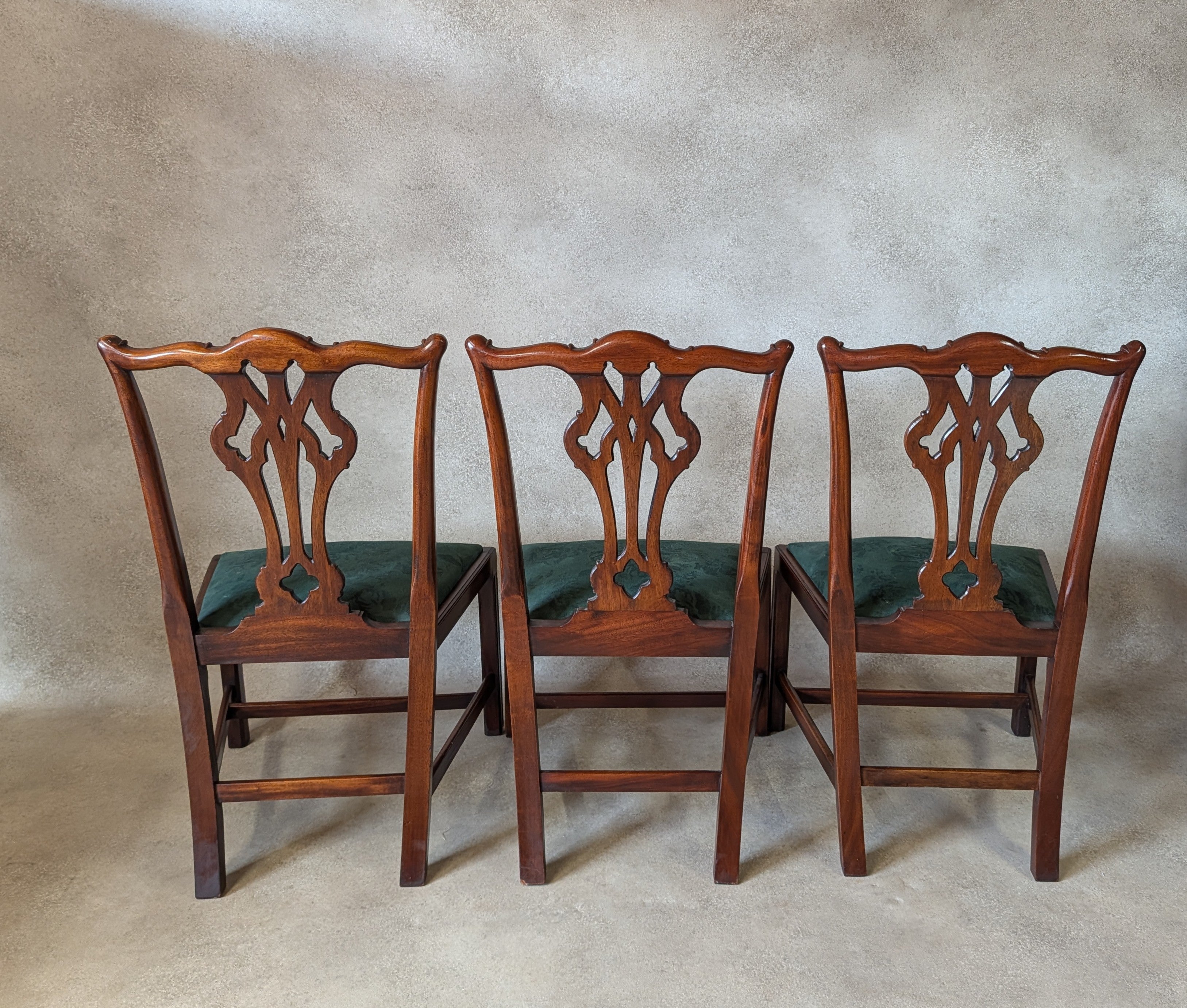 Vintage Set Of 8 Mahogany Chippendale Style Dining Chairs Includes 2 Carvers