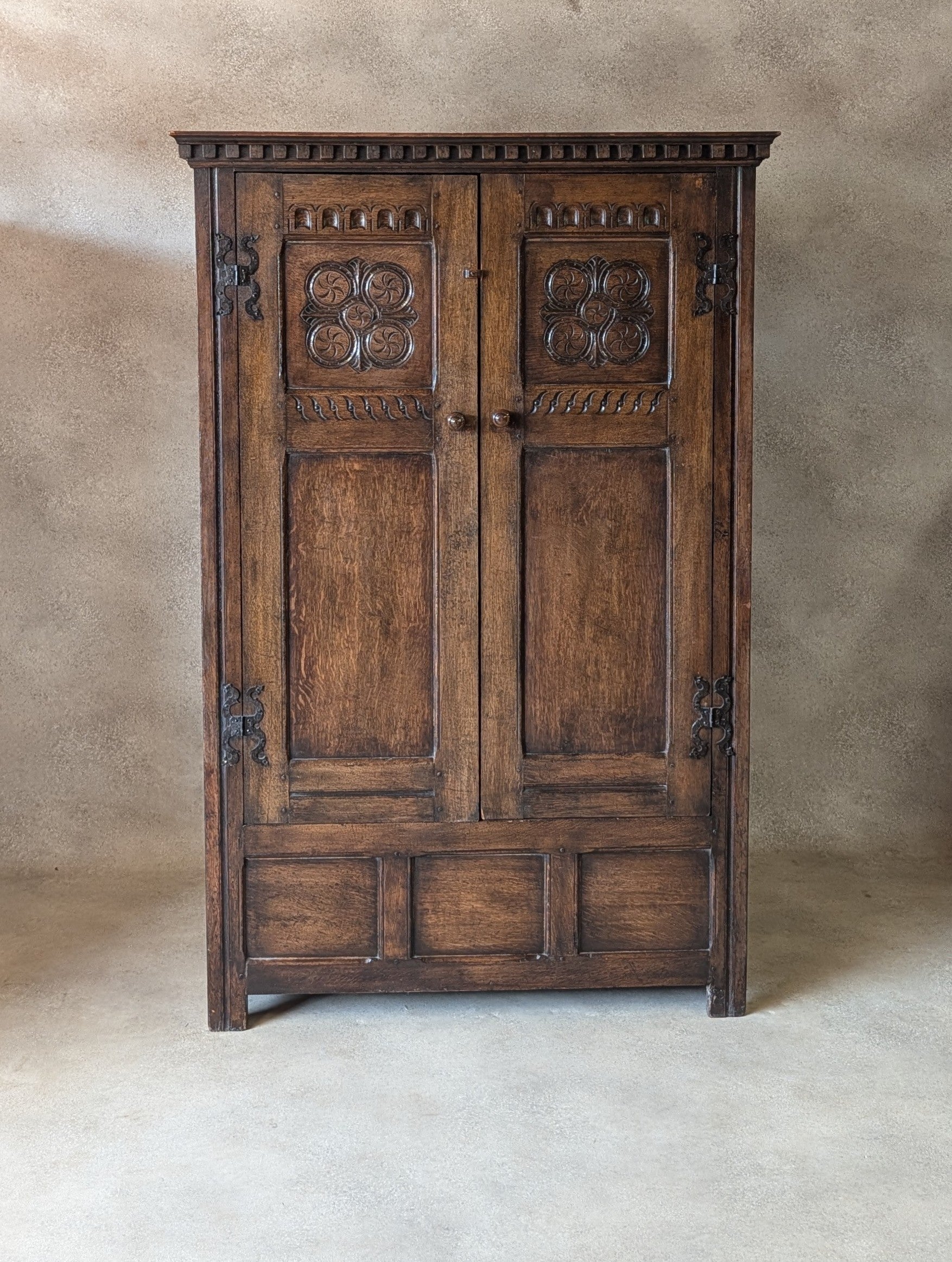 Antique Oak Arts & Crafts Style Jacobean Revival Hall Wardrobe Cupboard