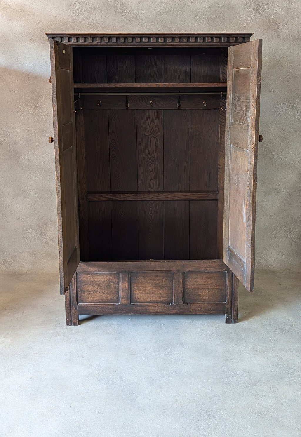 Antique Oak Arts & Crafts Style Jacobean Revival Hall Wardrobe Cupboard