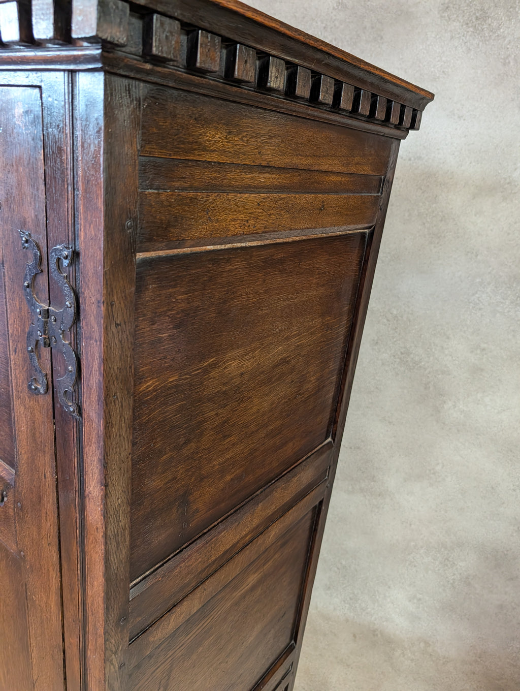 Antique Oak Arts & Crafts Style Jacobean Revival Hall Wardrobe Cupboard