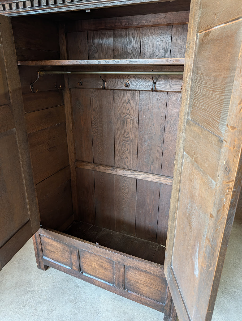 Antique Oak Arts & Crafts Style Jacobean Revival Hall Wardrobe Cupboard