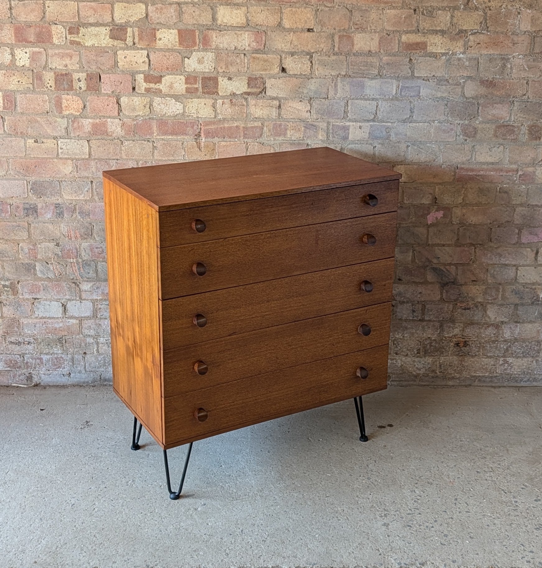 Mid Century Teak Avalon Chest Of Drawers On Hair Pin Legs - Vintage 1960s