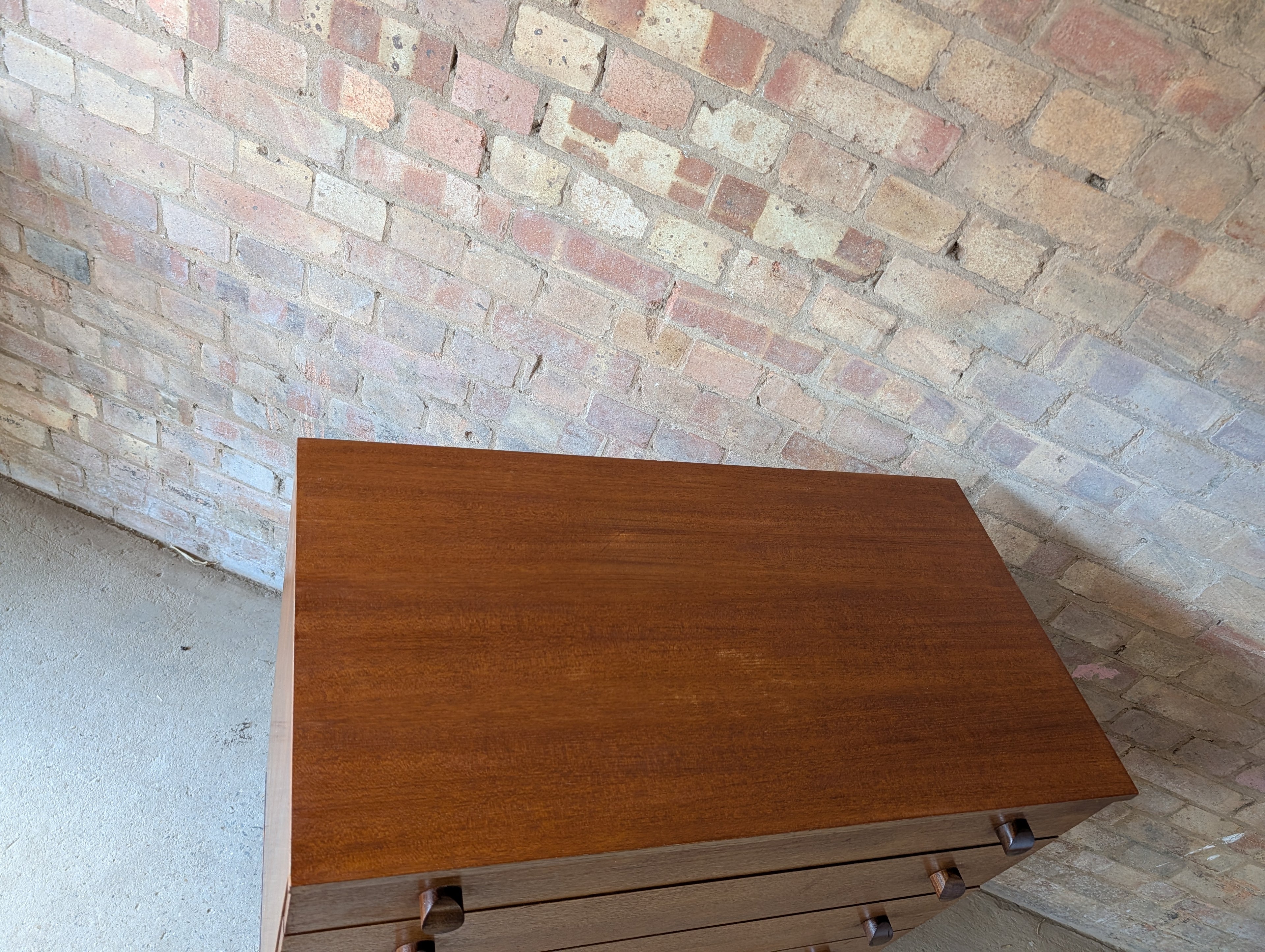 Mid Century Teak Avalon Chest Of Drawers On Hair Pin Legs - Vintage 1960s
