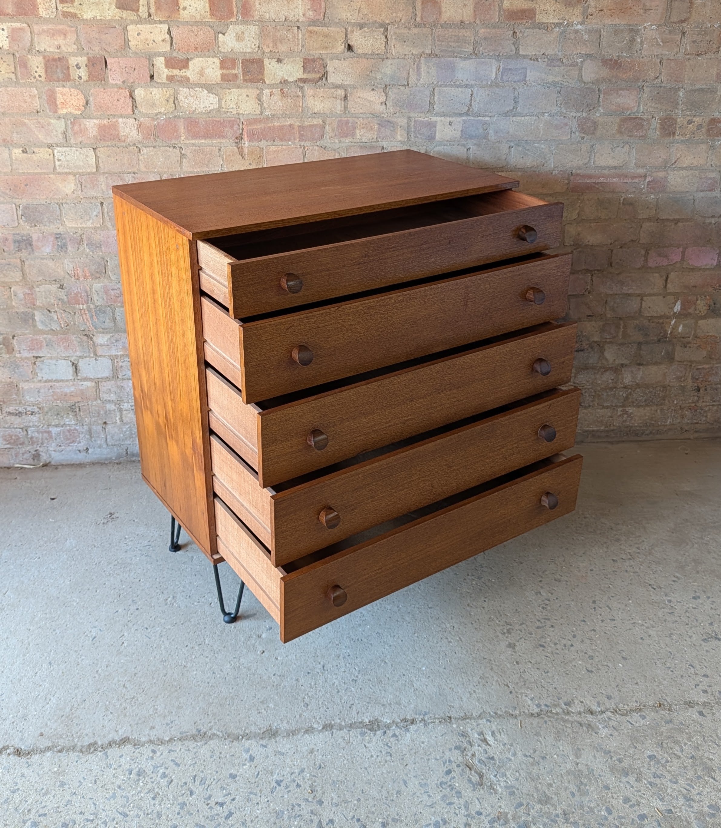 Mid Century Teak Avalon Chest Of Drawers On Hair Pin Legs - Vintage 1960s