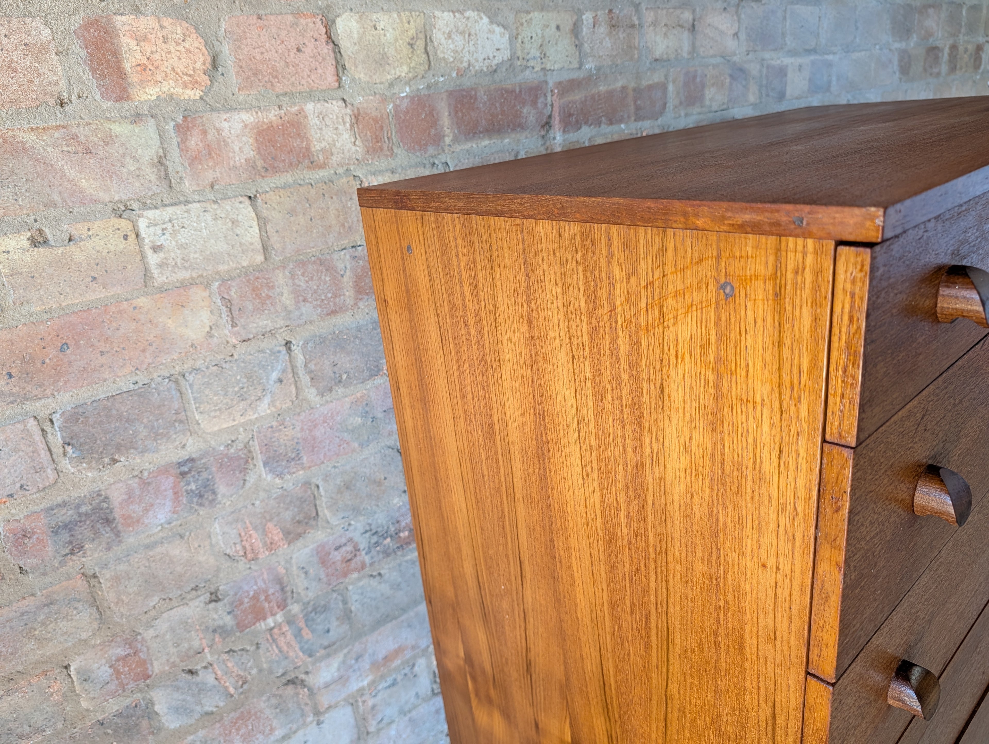 Mid Century Teak Avalon Chest Of Drawers On Hair Pin Legs - Vintage 1960s
