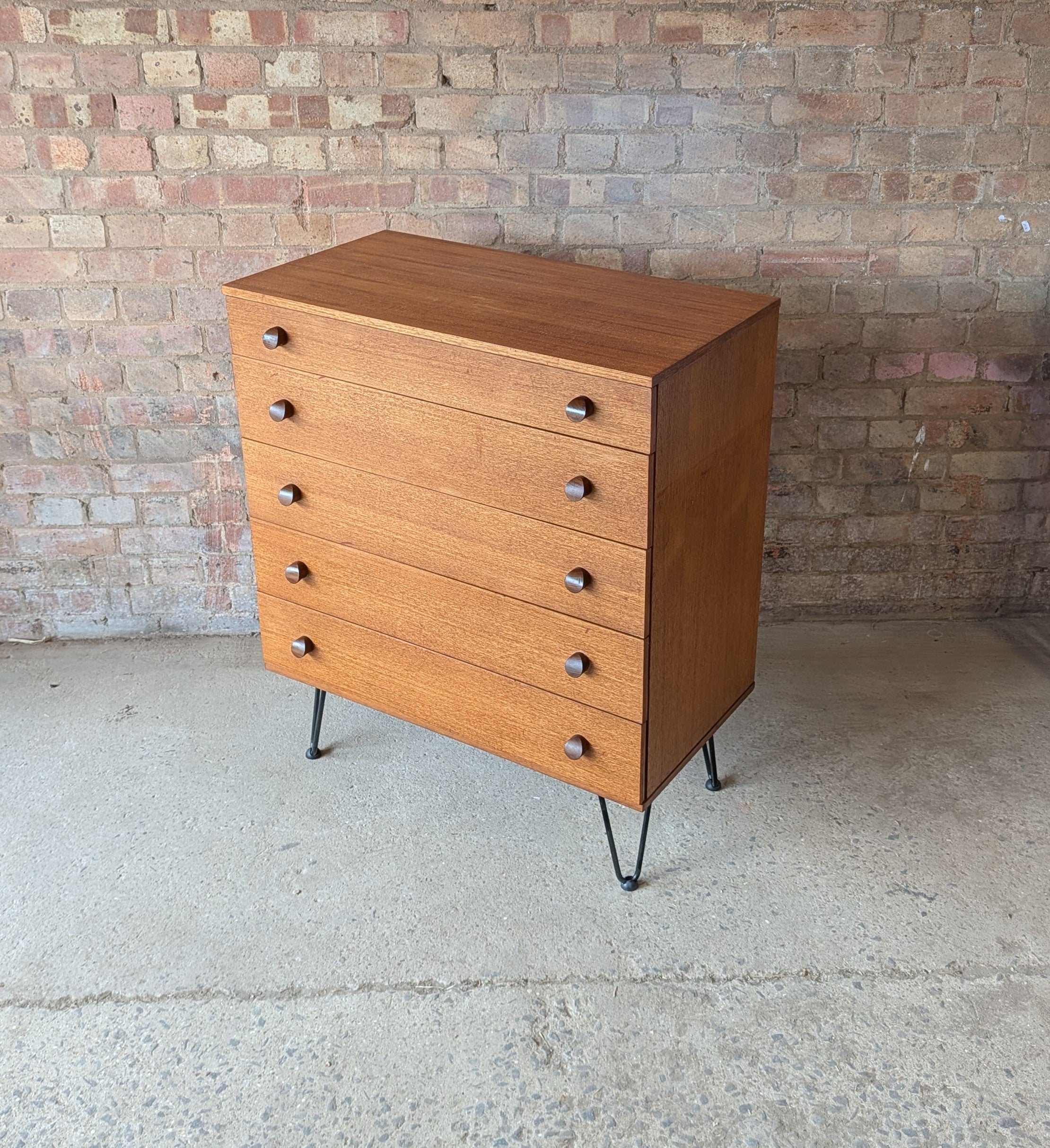 Mid Century Teak Avalon Chest Of Drawers On Hair Pin Legs - Vintage 1960s
