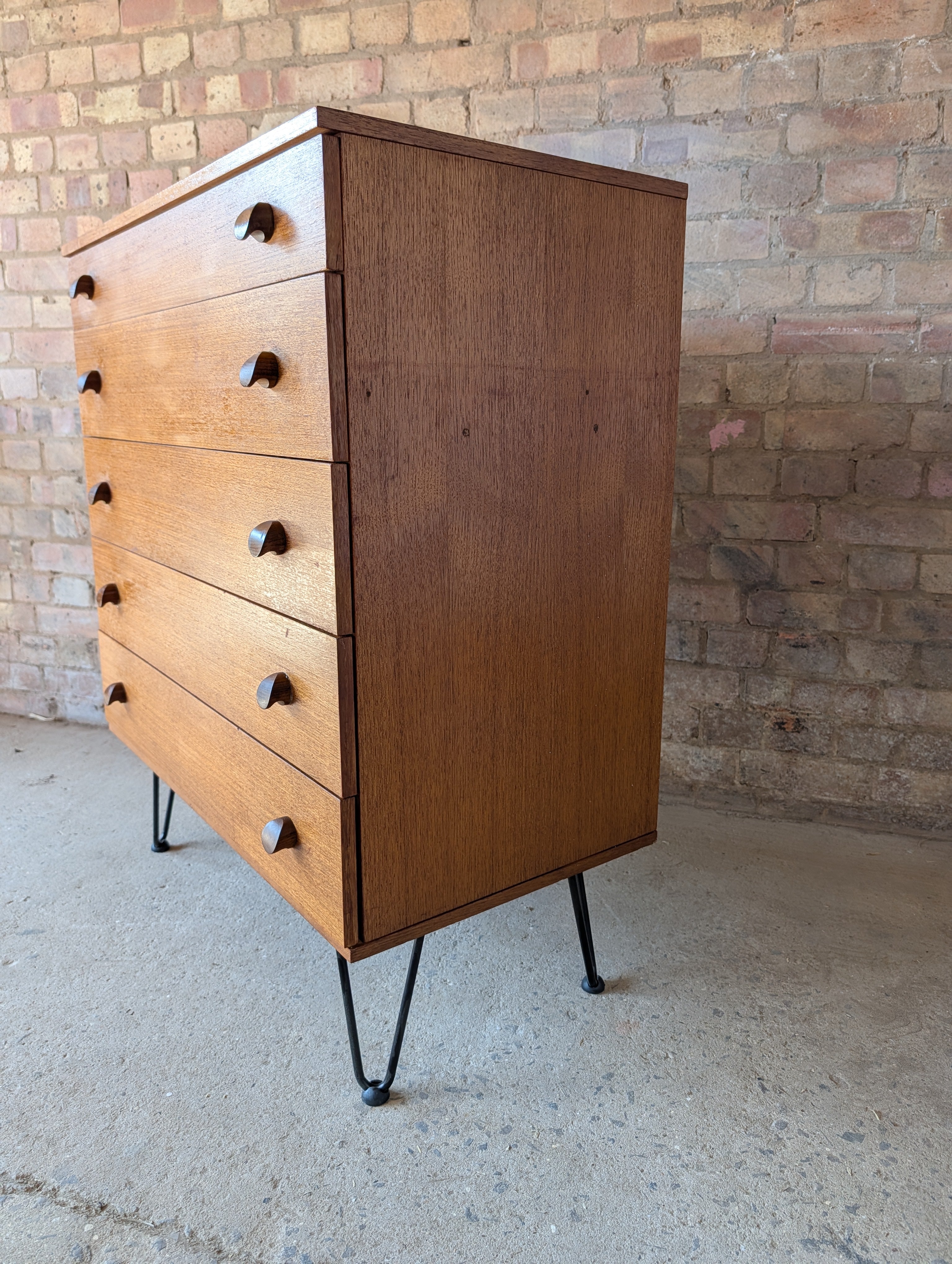 Mid Century Teak Avalon Chest Of Drawers On Hair Pin Legs - Vintage 1960s