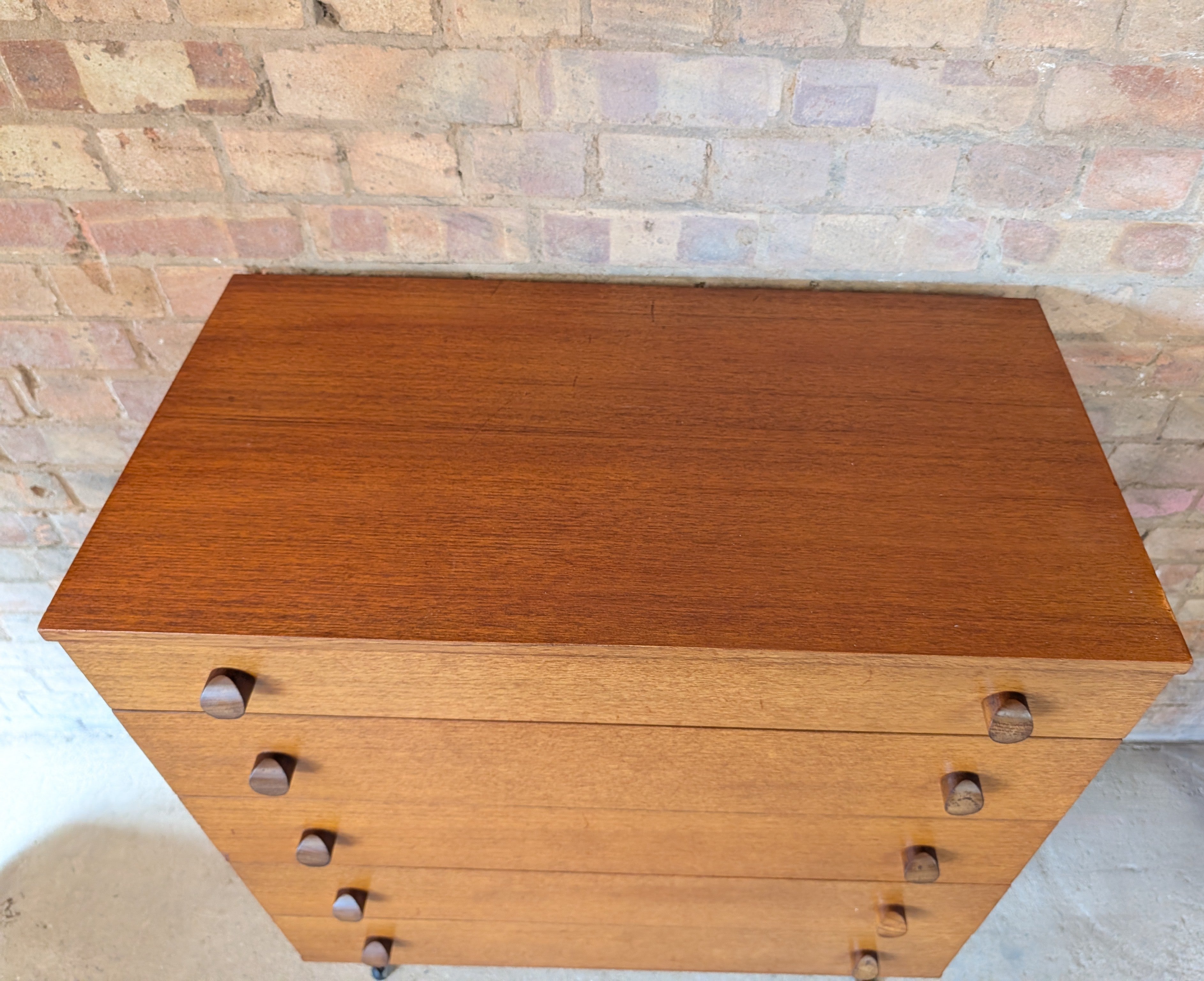Mid Century Avalon Teak Chest Of Drawers On Hair Pin Legs - Vintage 1960s