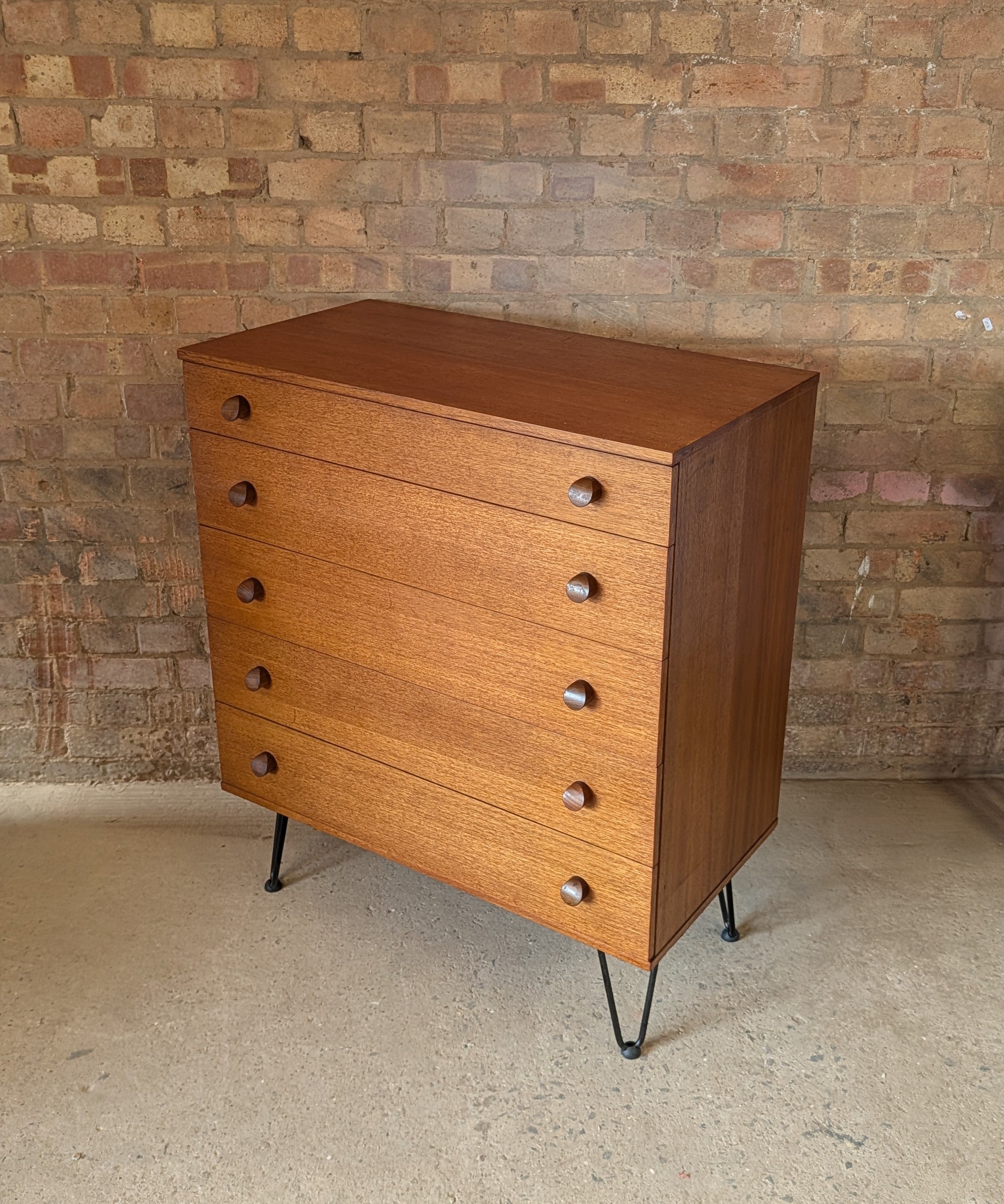 Mid Century Avalon Teak Chest Of Drawers On Hair Pin Legs - Vintage 1960s