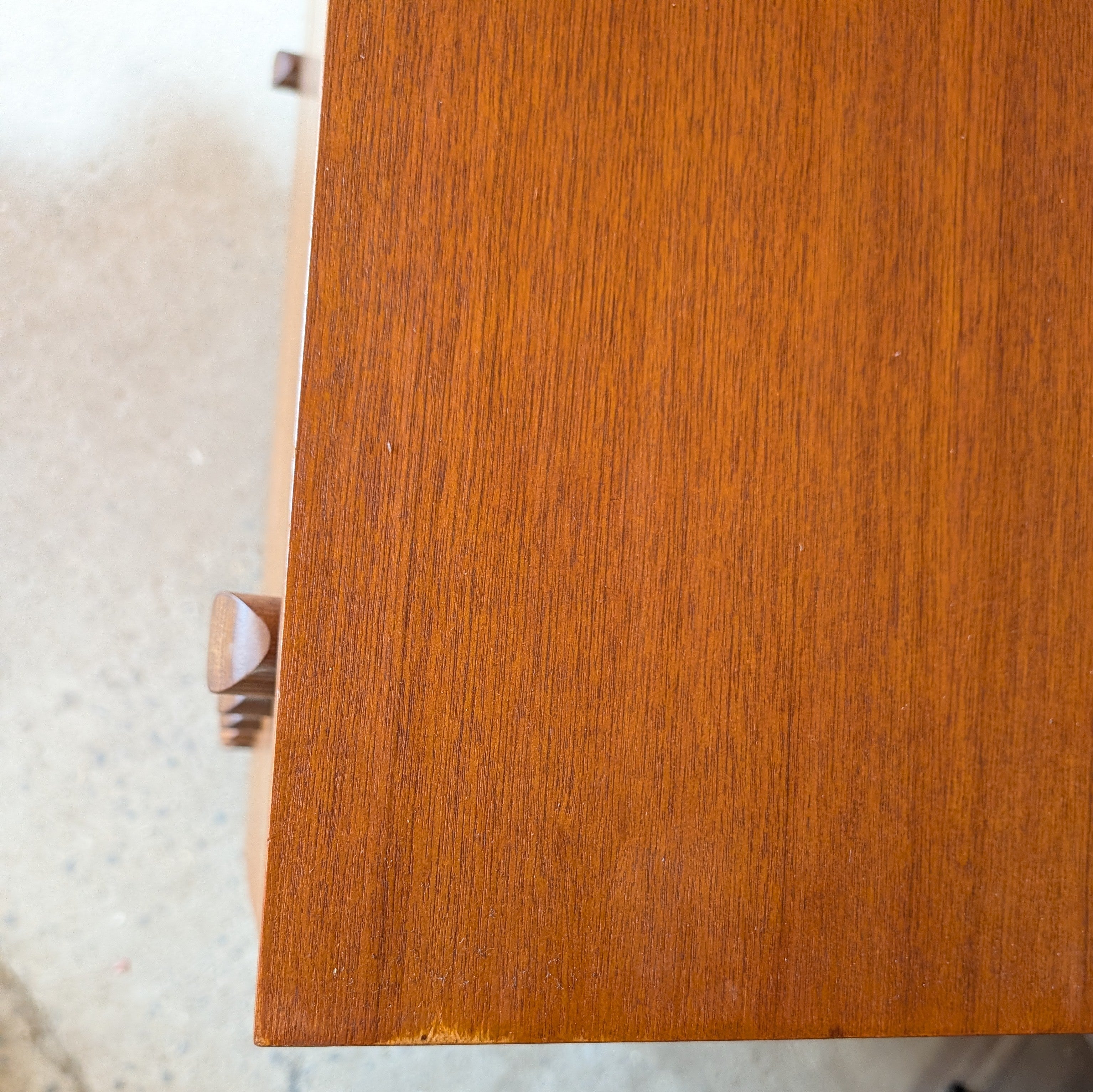 Mid Century Avalon Teak Chest Of Drawers On Hair Pin Legs - Vintage 1960s