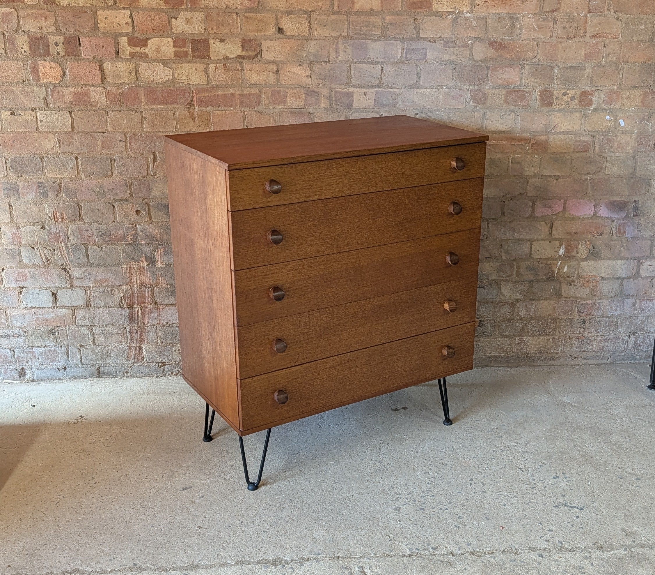 Mid Century Avalon Teak Chest Of Drawers On Hair Pin Legs - Vintage 1960s