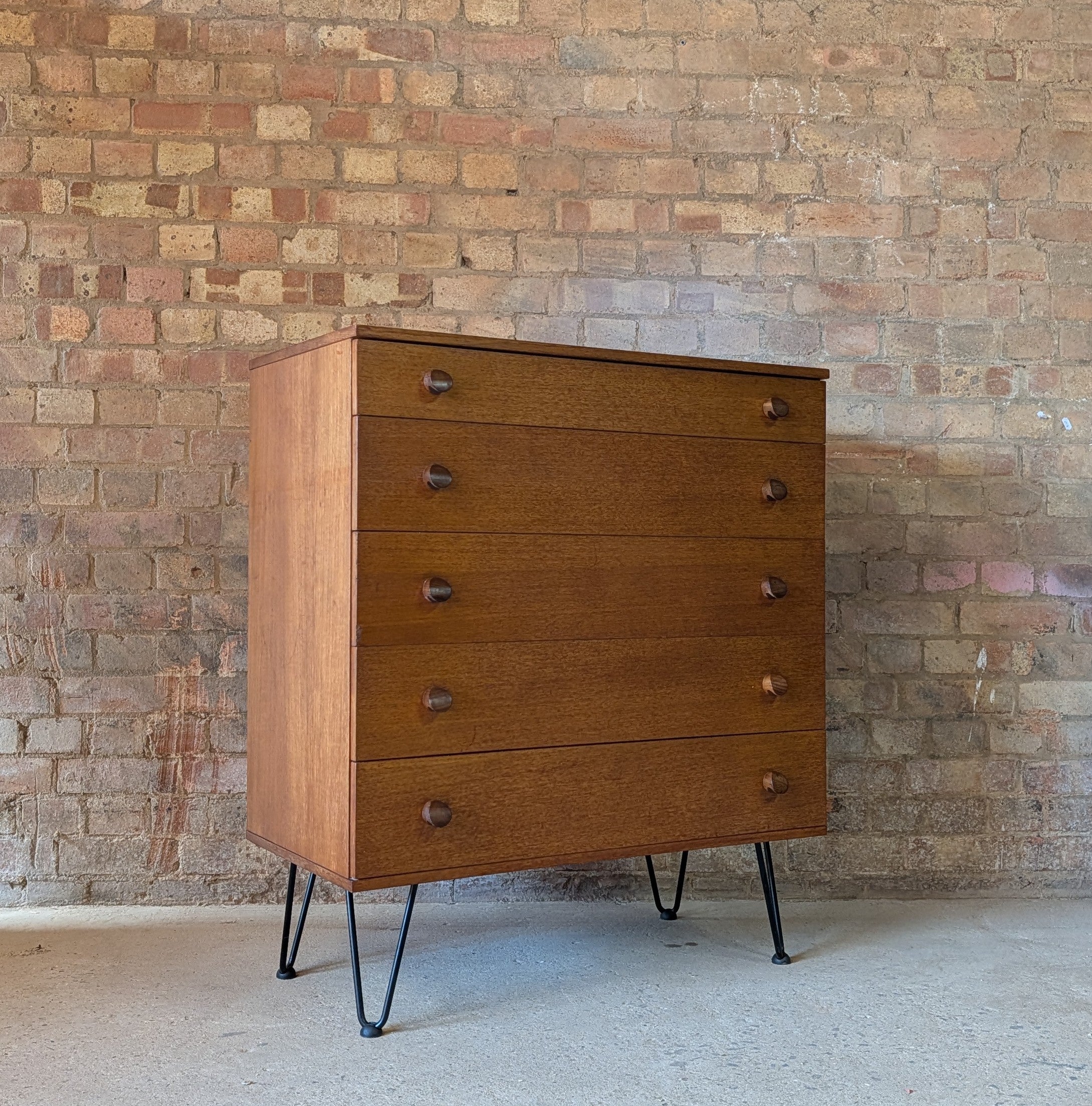 Mid Century Avalon Teak Chest Of Drawers On Hair Pin Legs - Vintage 1960s