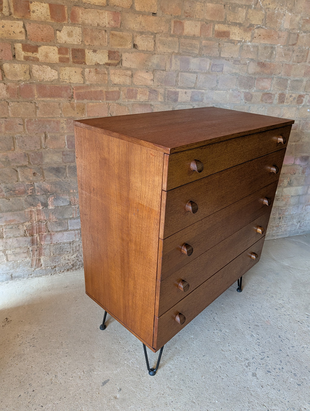 Mid Century Avalon Teak Chest Of Drawers On Hair Pin Legs - Vintage 1960s